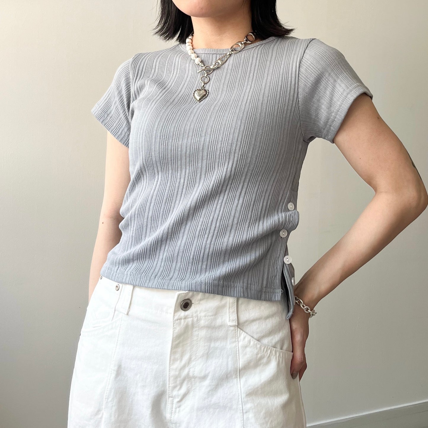 TP479- 側扣鈕短身Top |White | Grey | Black
