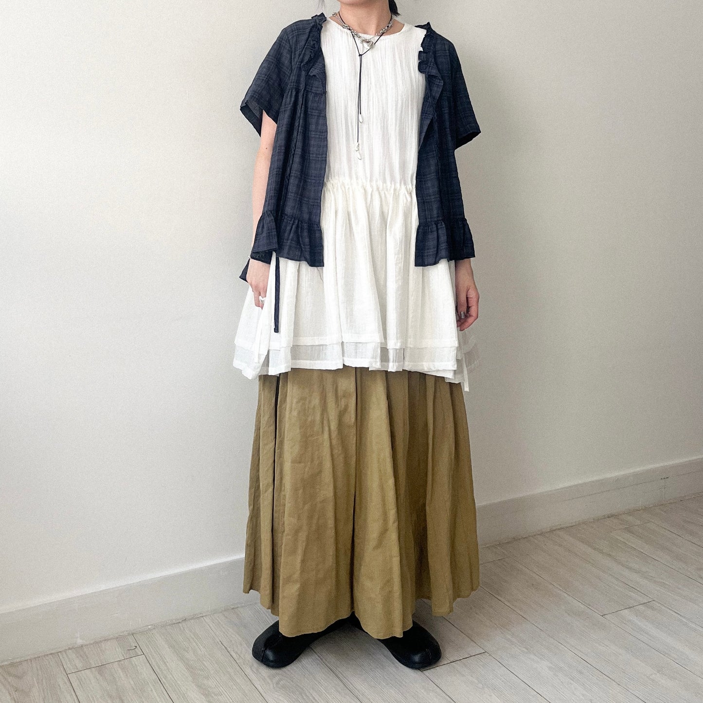 TP643- Checked Ribbon Cardigan | White | Navy