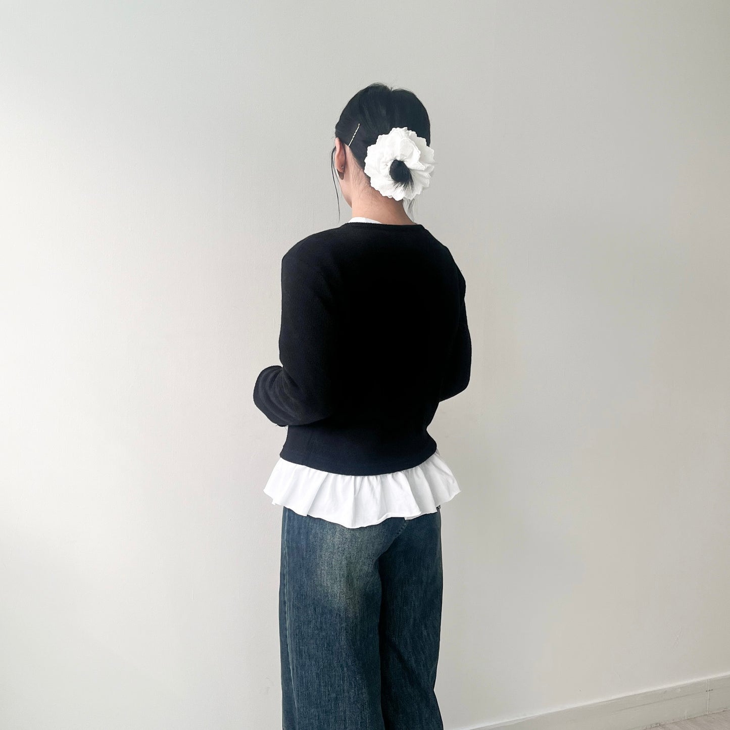 TP444- Ruffle Top | White | Black
