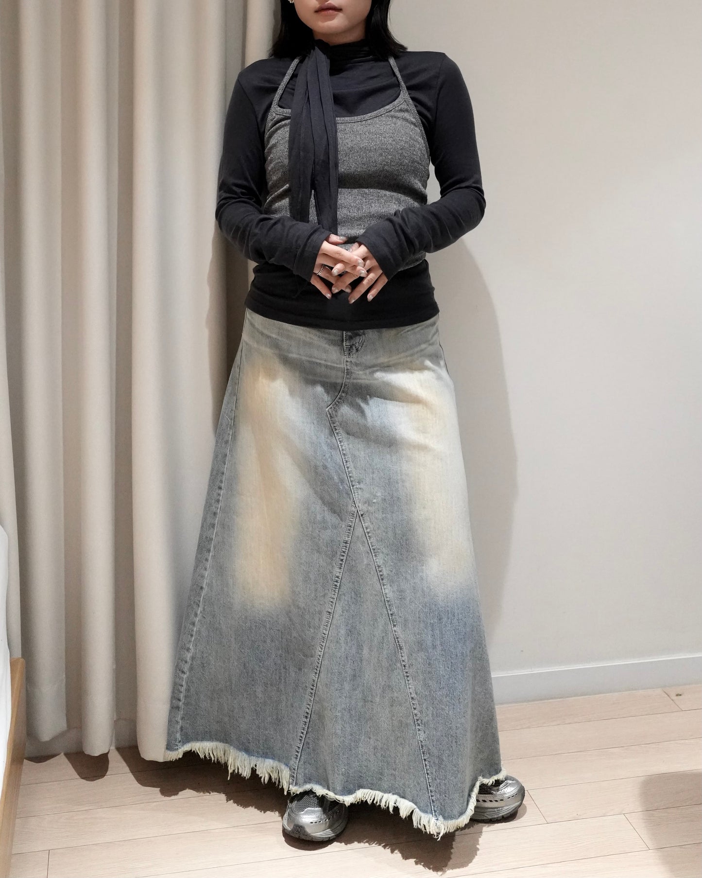 TP699- Design Neck Top | Ivory | Navy