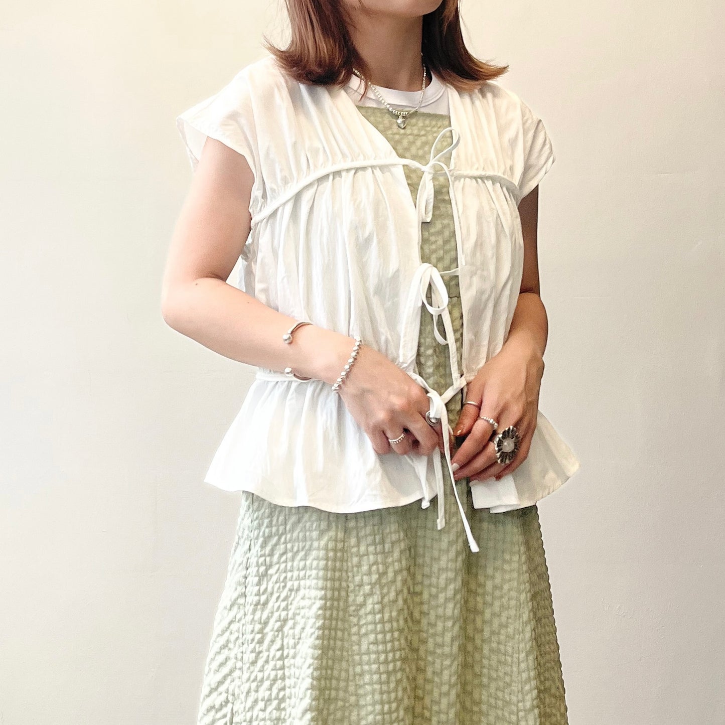 TP180- Three Ribbons Vest / Cardigan | White | Green | Black