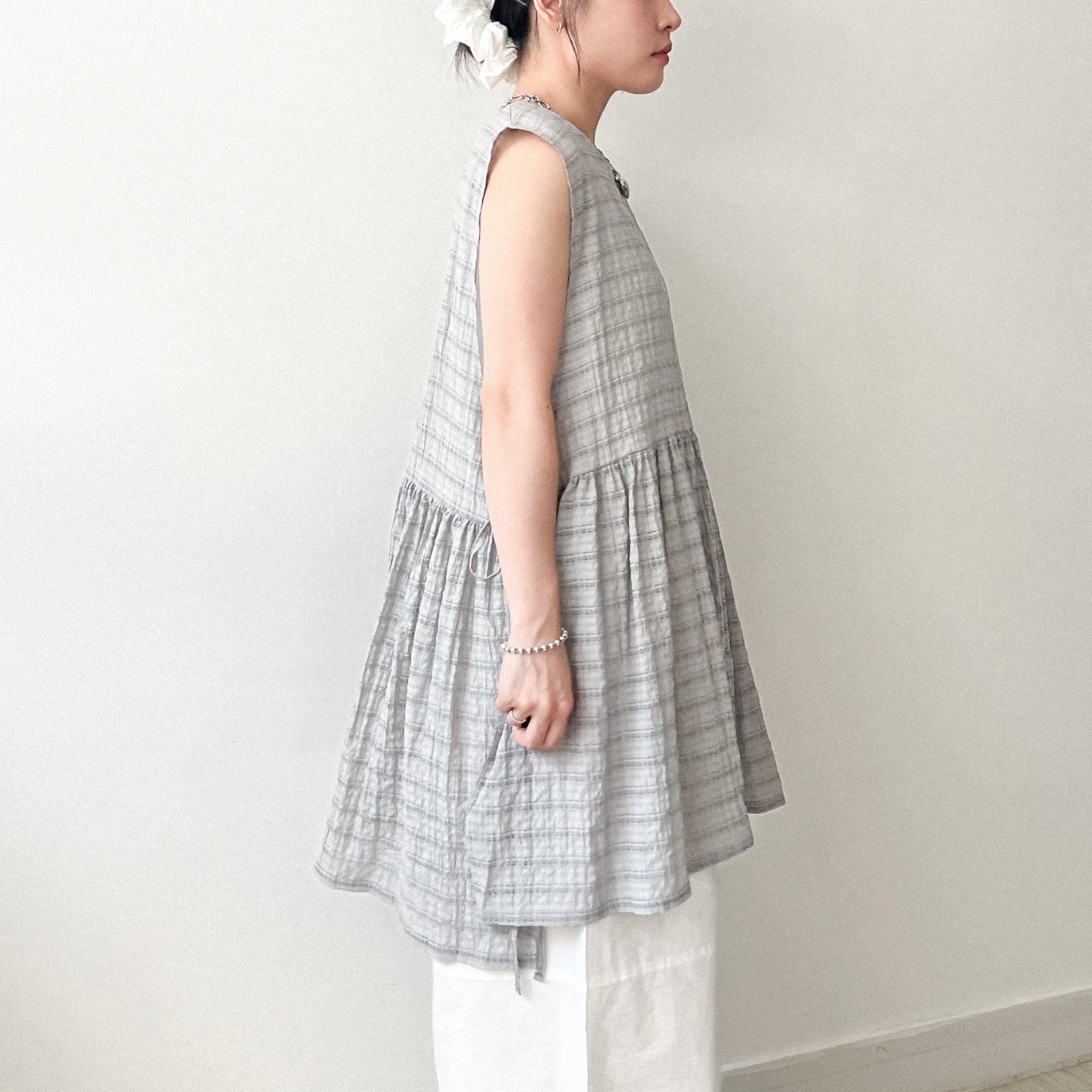 TP635- Big Cheked Side Ribbon Vest Layer | Grey