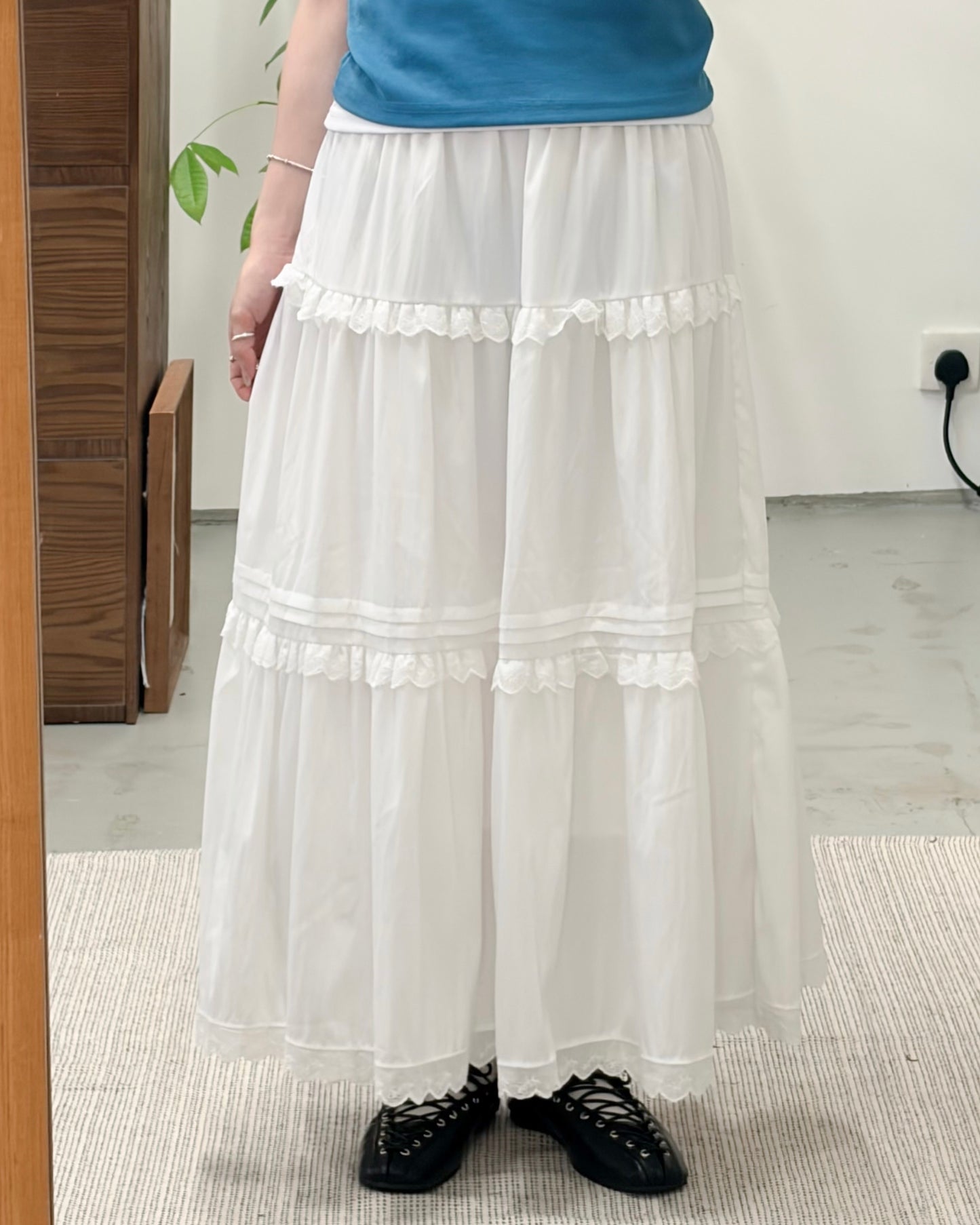 SK146- Three Ruffle Skirt | White | Black