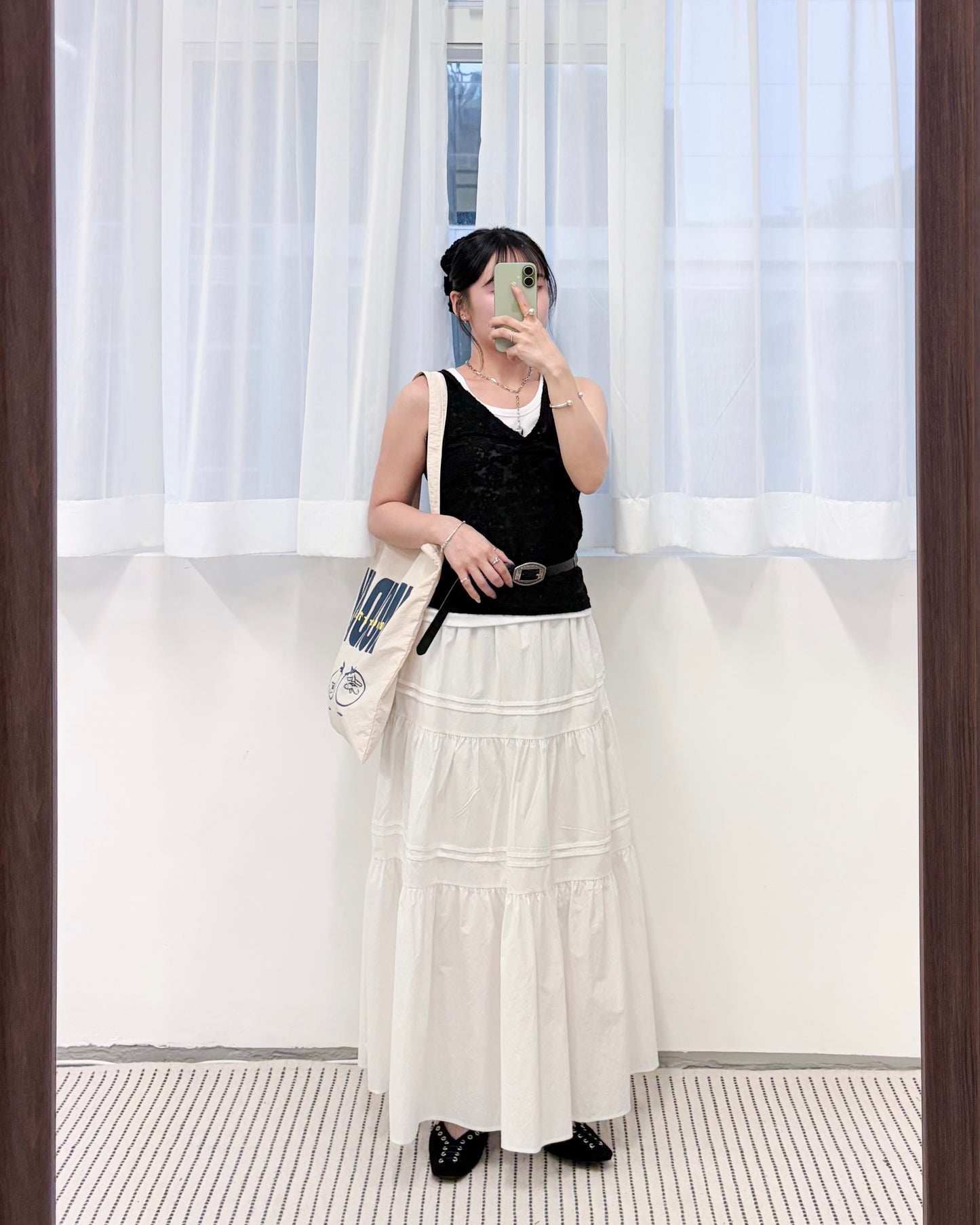 TP778- 暗花V Neck Vest | Ivory | Black