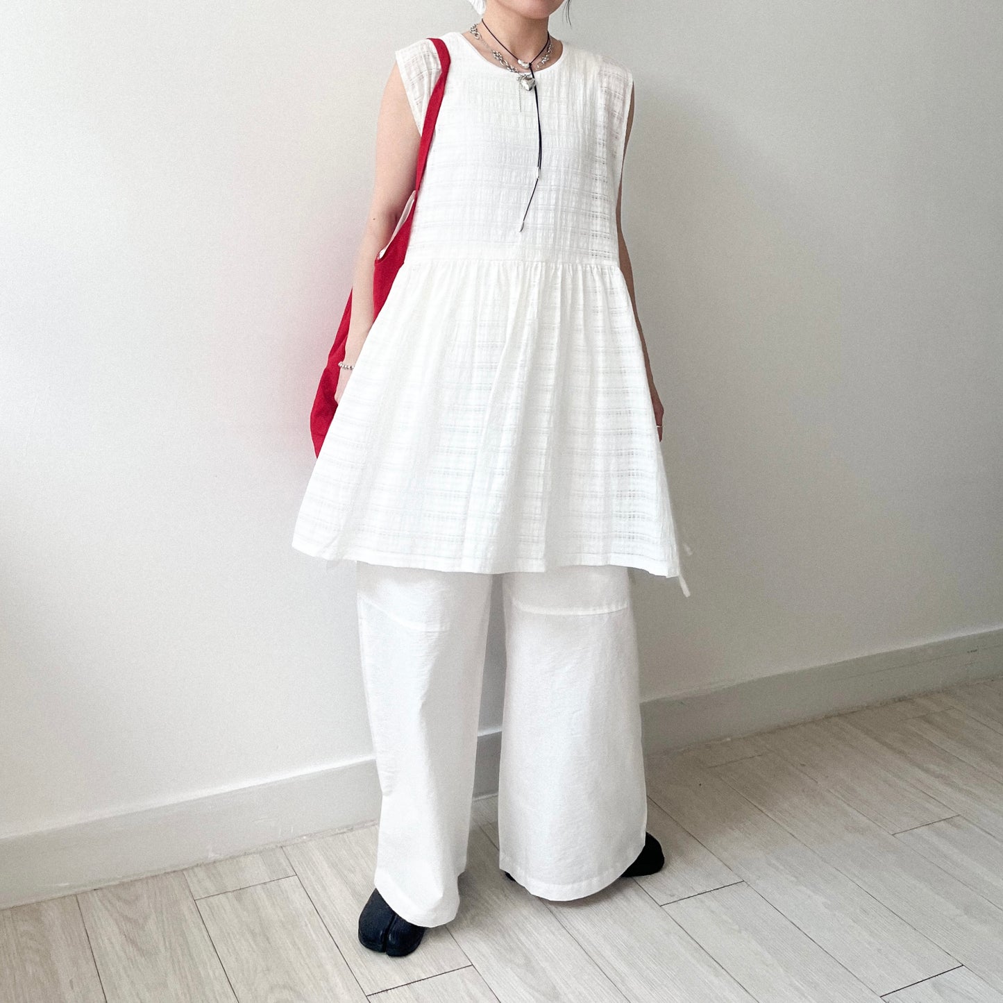 TP635- Big Cheked Side Ribbon Vest Layer | White