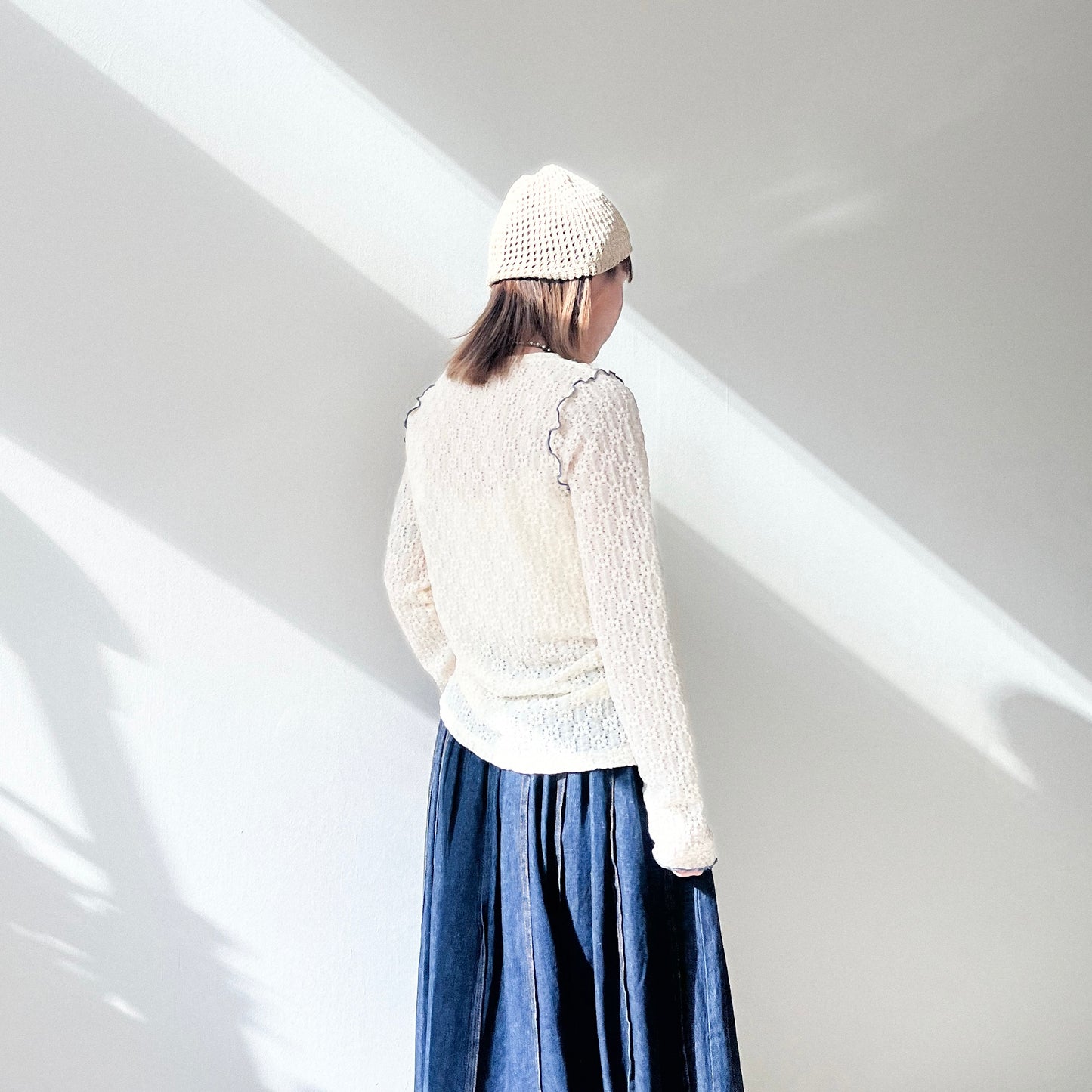 TP403- Flower Slit Long T-shirt | Ivory | Black