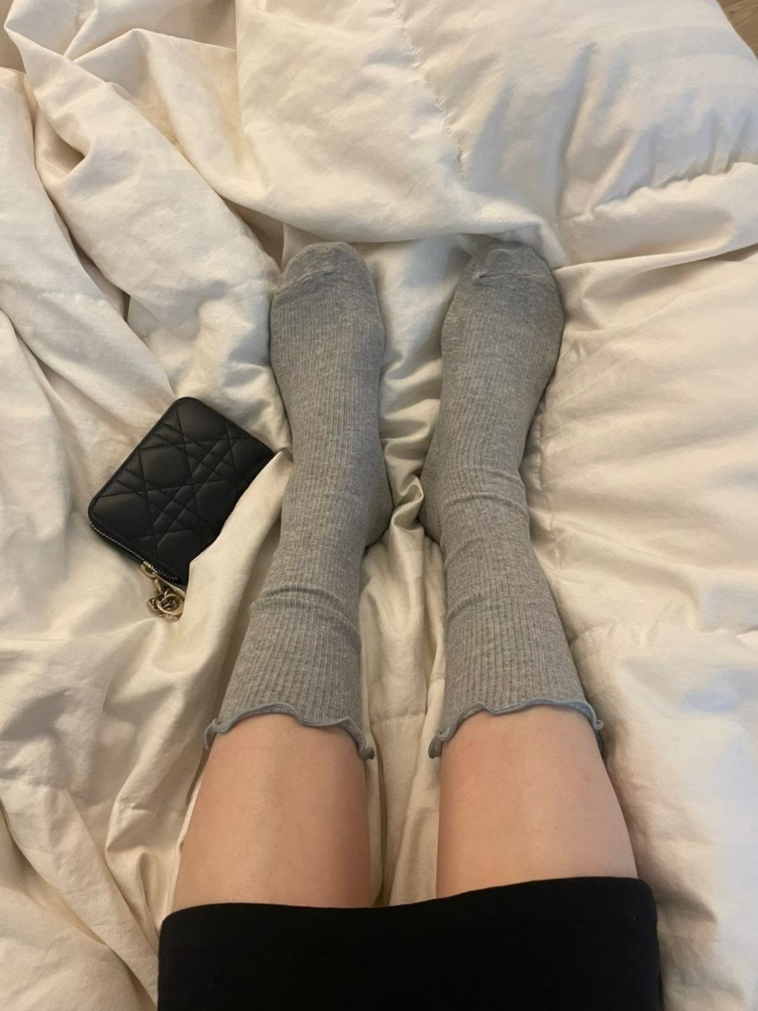 木耳邊暗紋中長襪 | White | Grey | Charcoal | Black ( 不包免運費金額 & 平郵 )