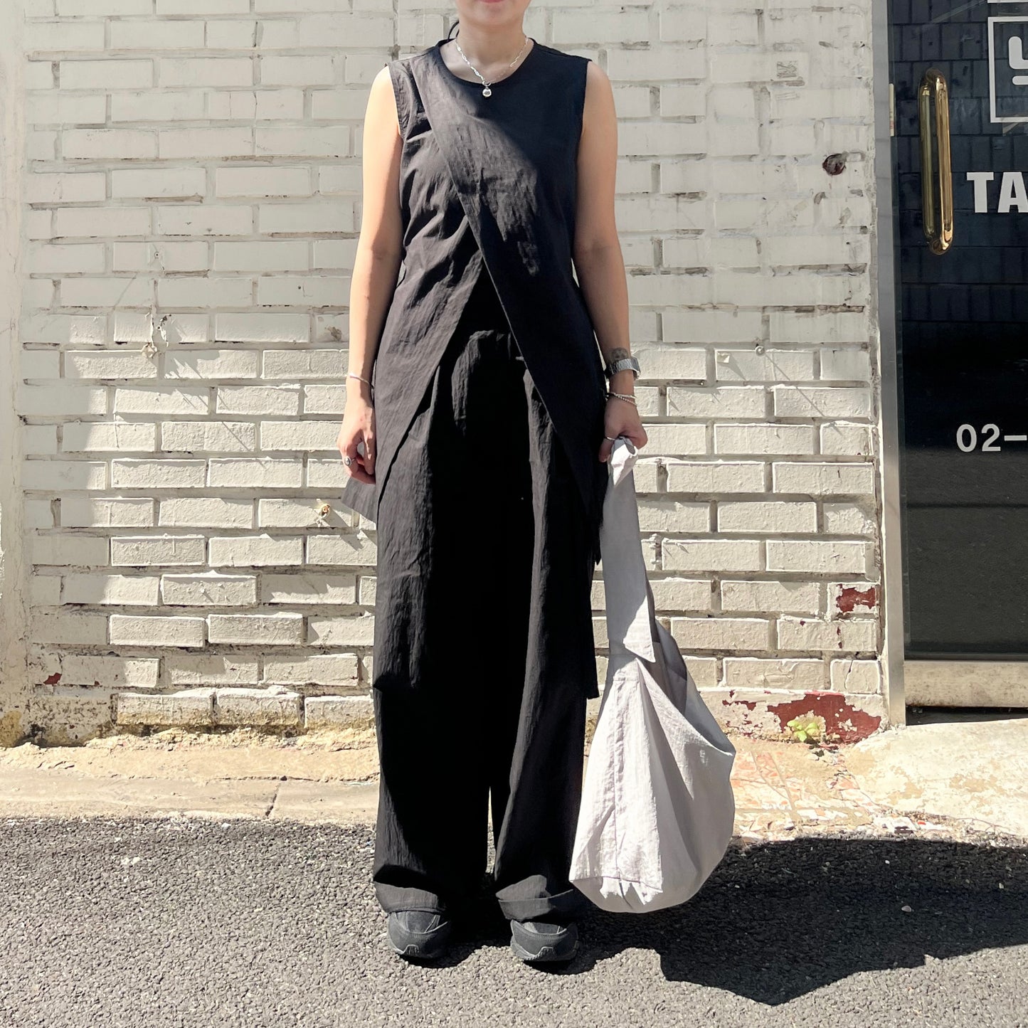 TP325- V-Line Shirt Vest | Ivory | Black