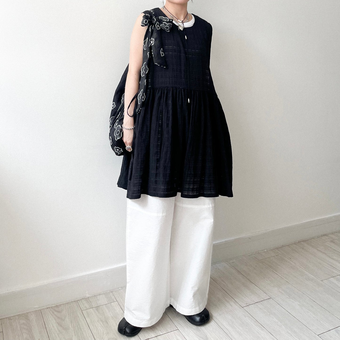 TP635- Big Cheked Side Ribbon Vest Layer | Black
