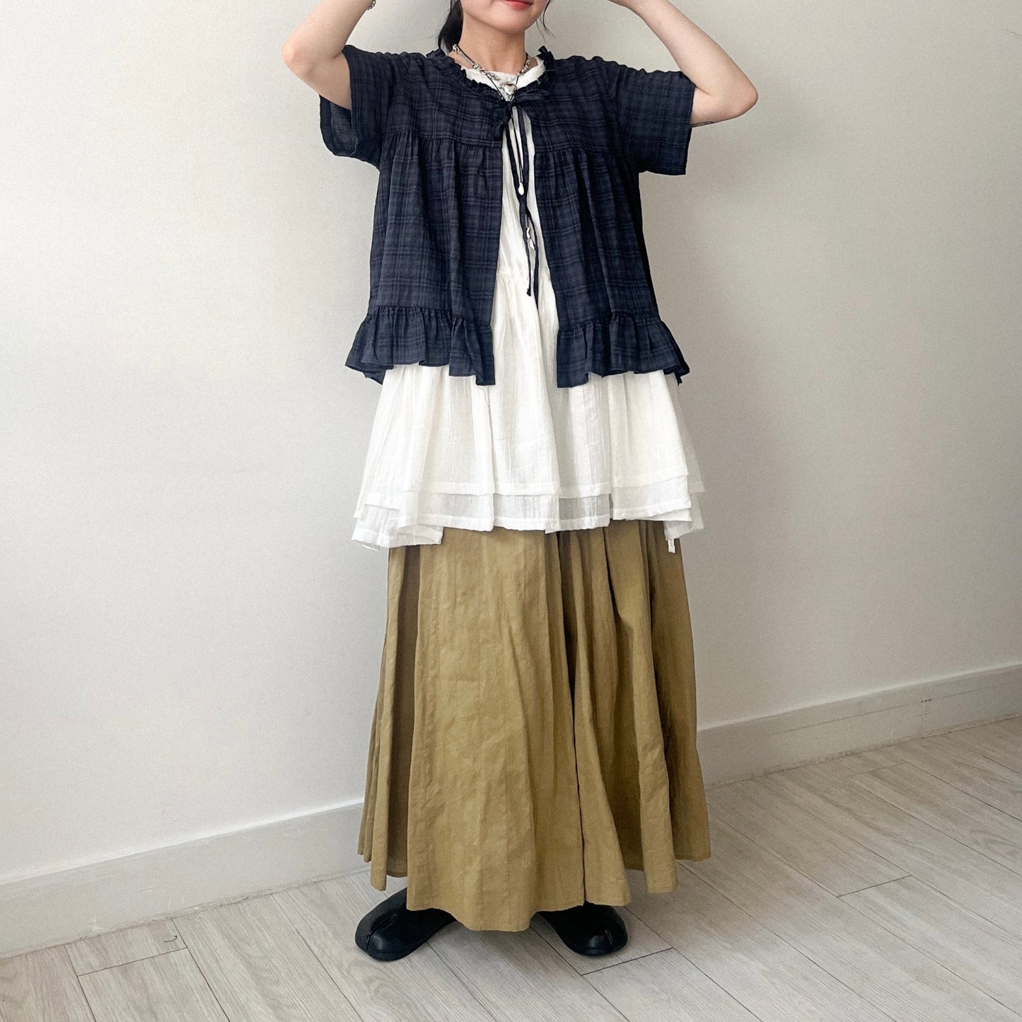 TP643- Checked Ribbon Cardigan | White | Navy