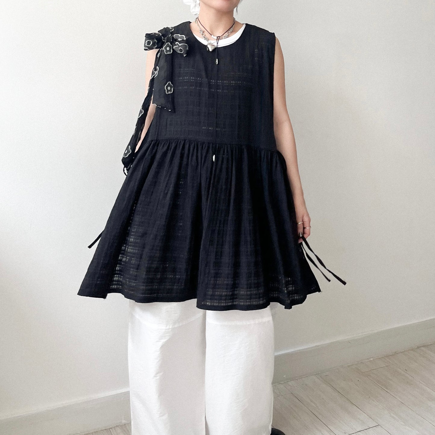 TP635- Big Cheked Side Ribbon Vest Layer | Black