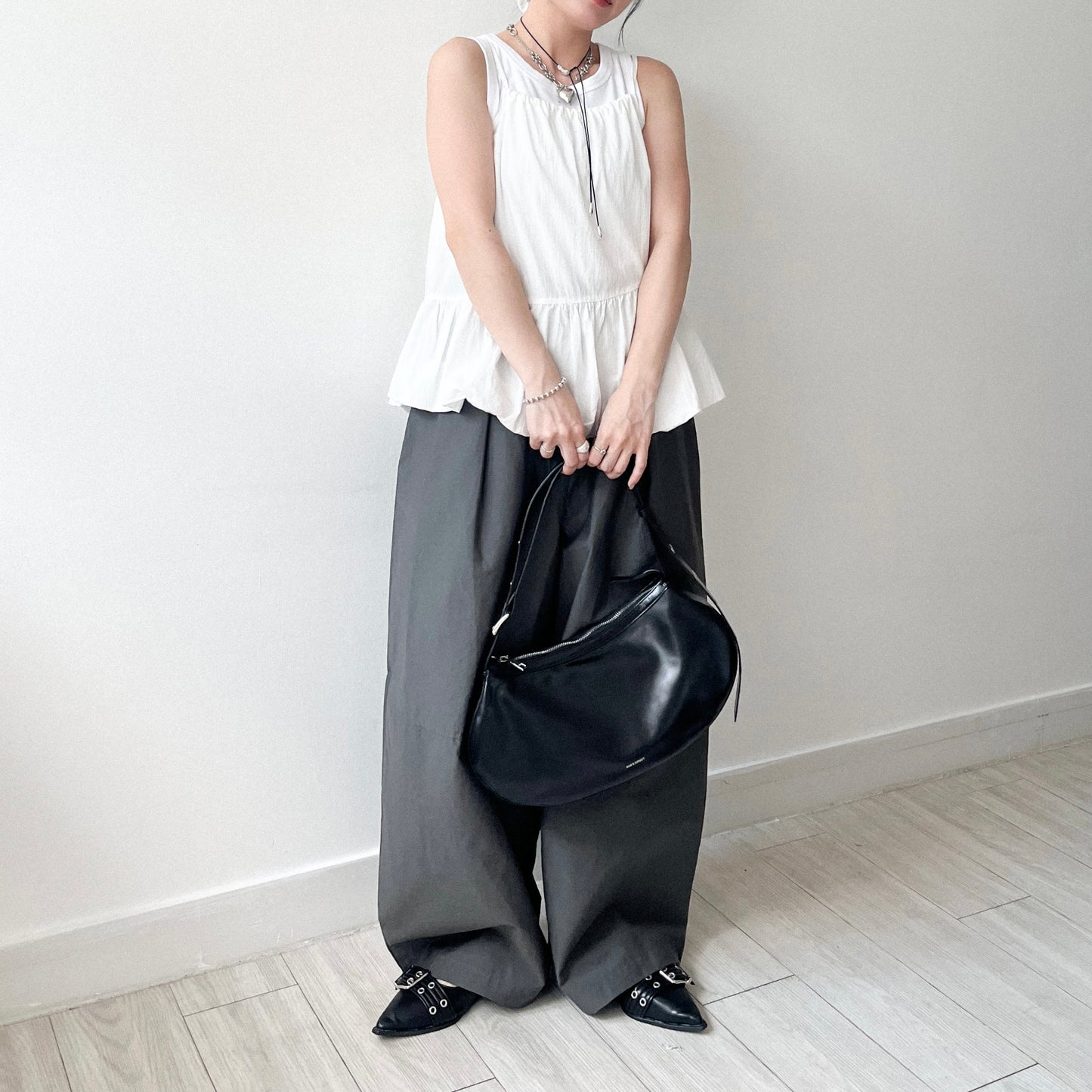 TP636- 斜Cut Balloon Vest | White