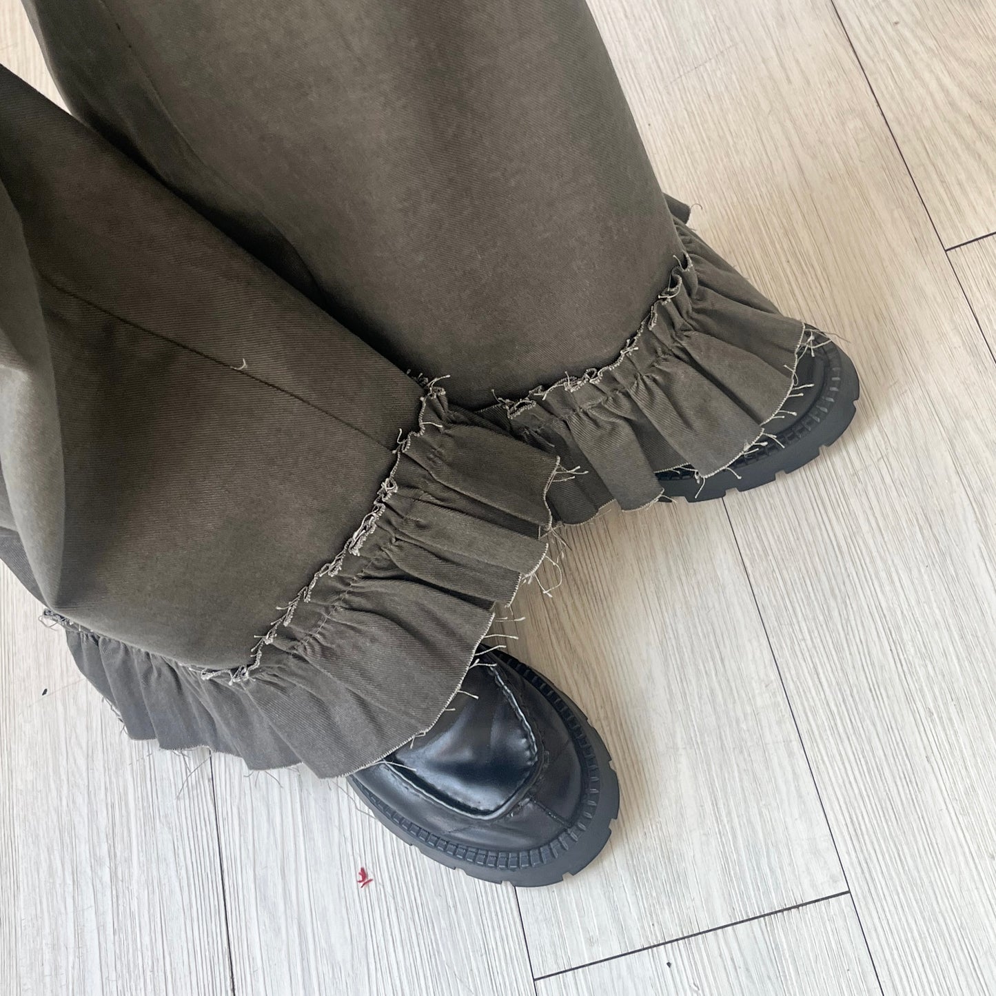 PT69- 荷葉腳扯布褲 | Grey khaki | Black