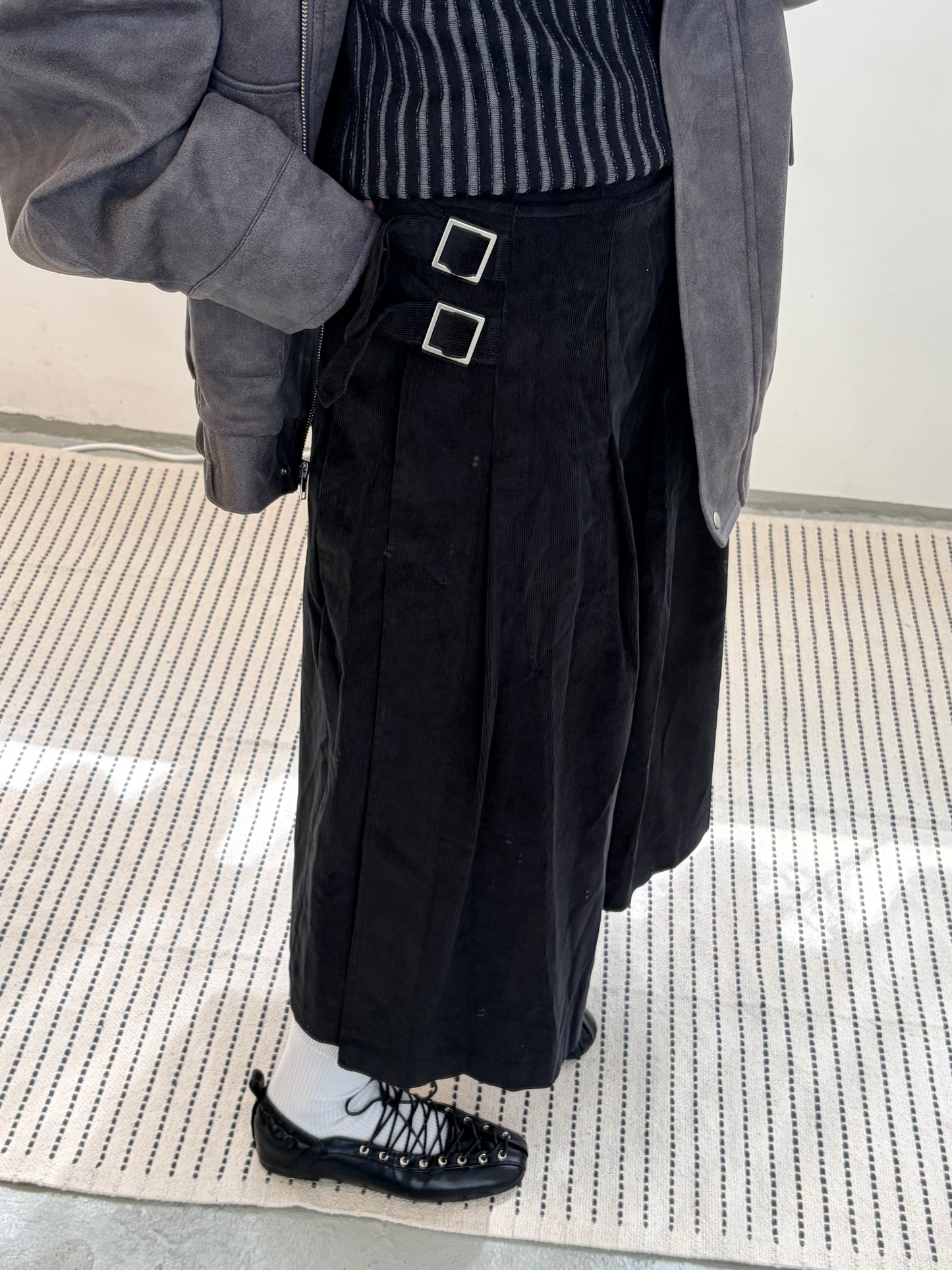 SK134- 燈芯絨一片打褶裙 | Brown | Black