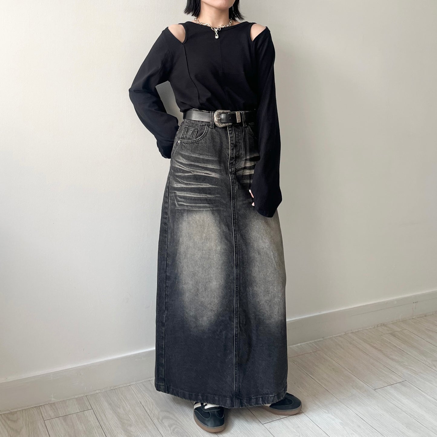 SK106- Black H-Line 洗水牛仔裙 ( S / M )