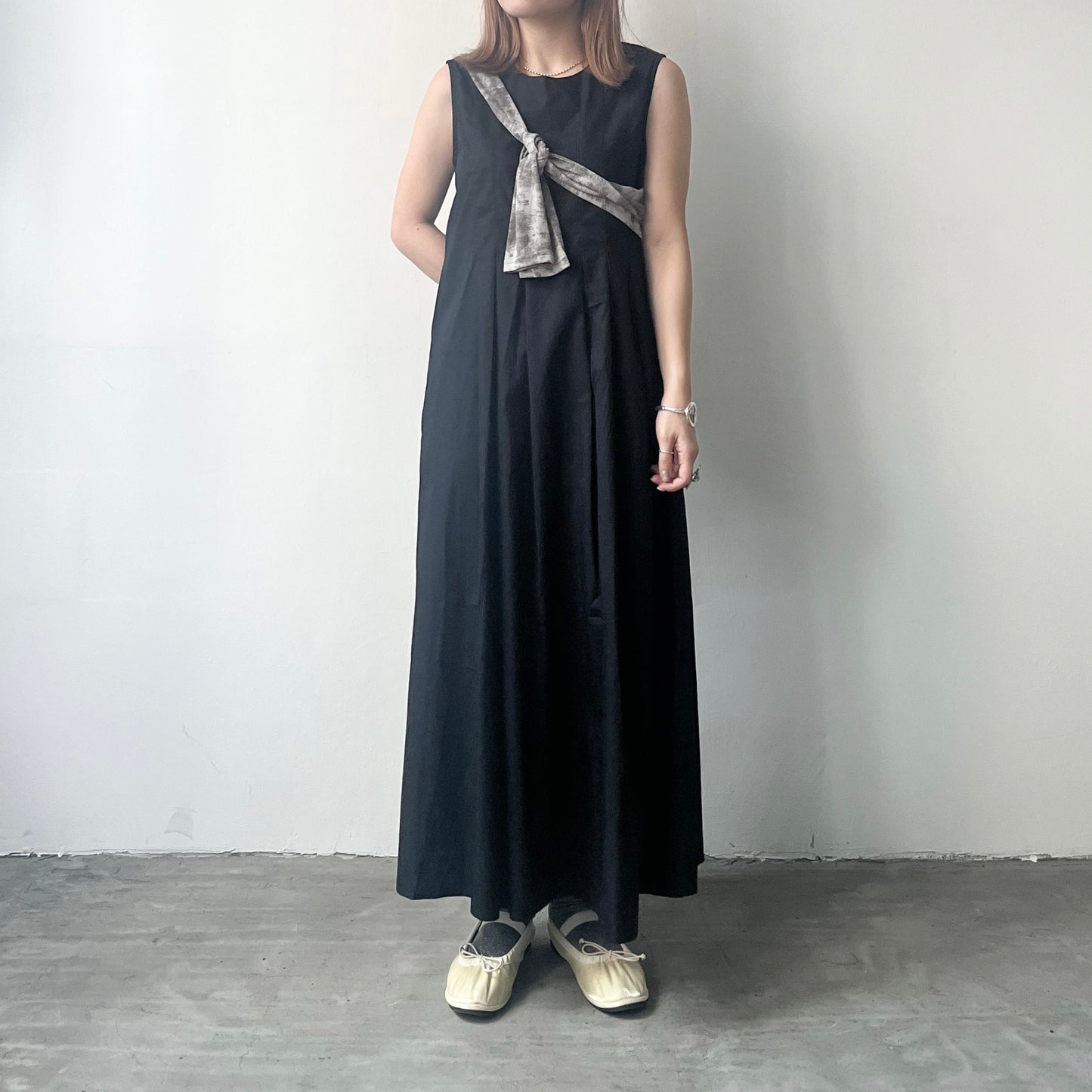 OP46- Fold One Piece | Ivory | Black