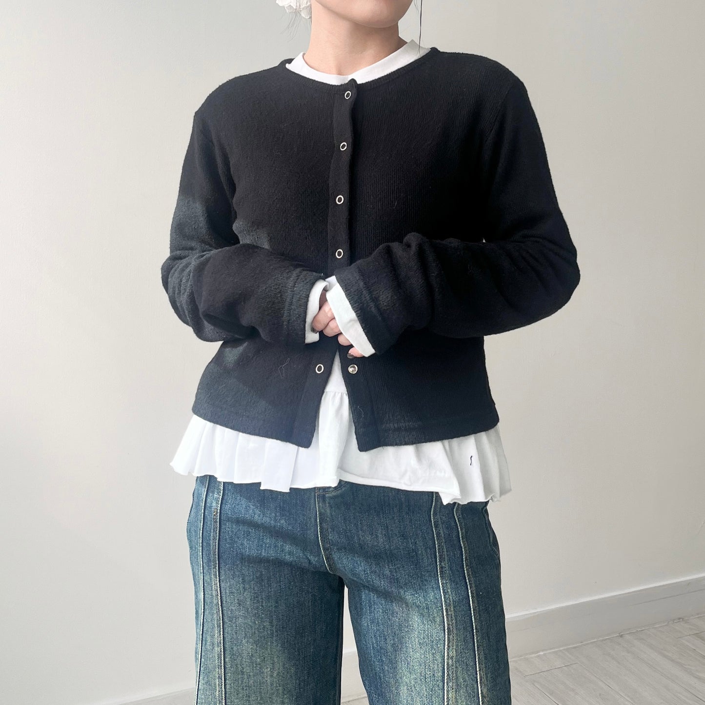 TP444- Ruffle Top | White | Black