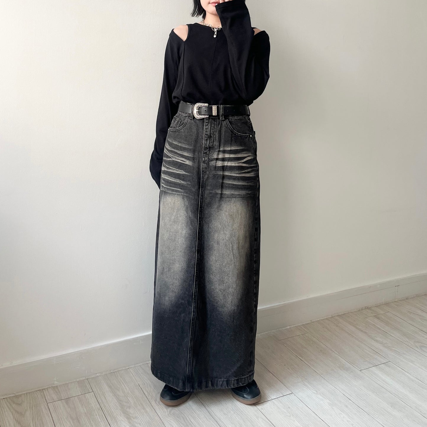 SK106- Black H-Line 洗水牛仔裙 ( S / M )