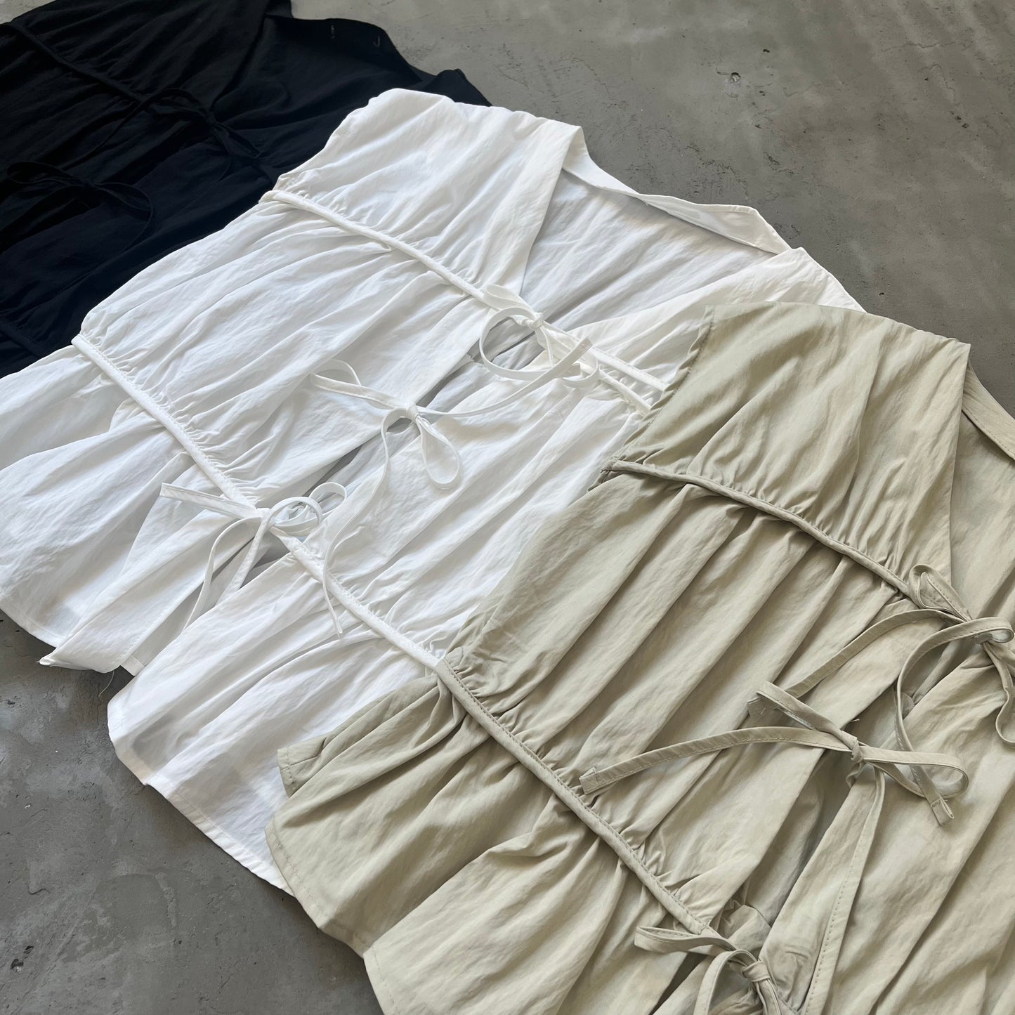 TP180- Three Ribbons Vest / Cardigan | White | Green | Black