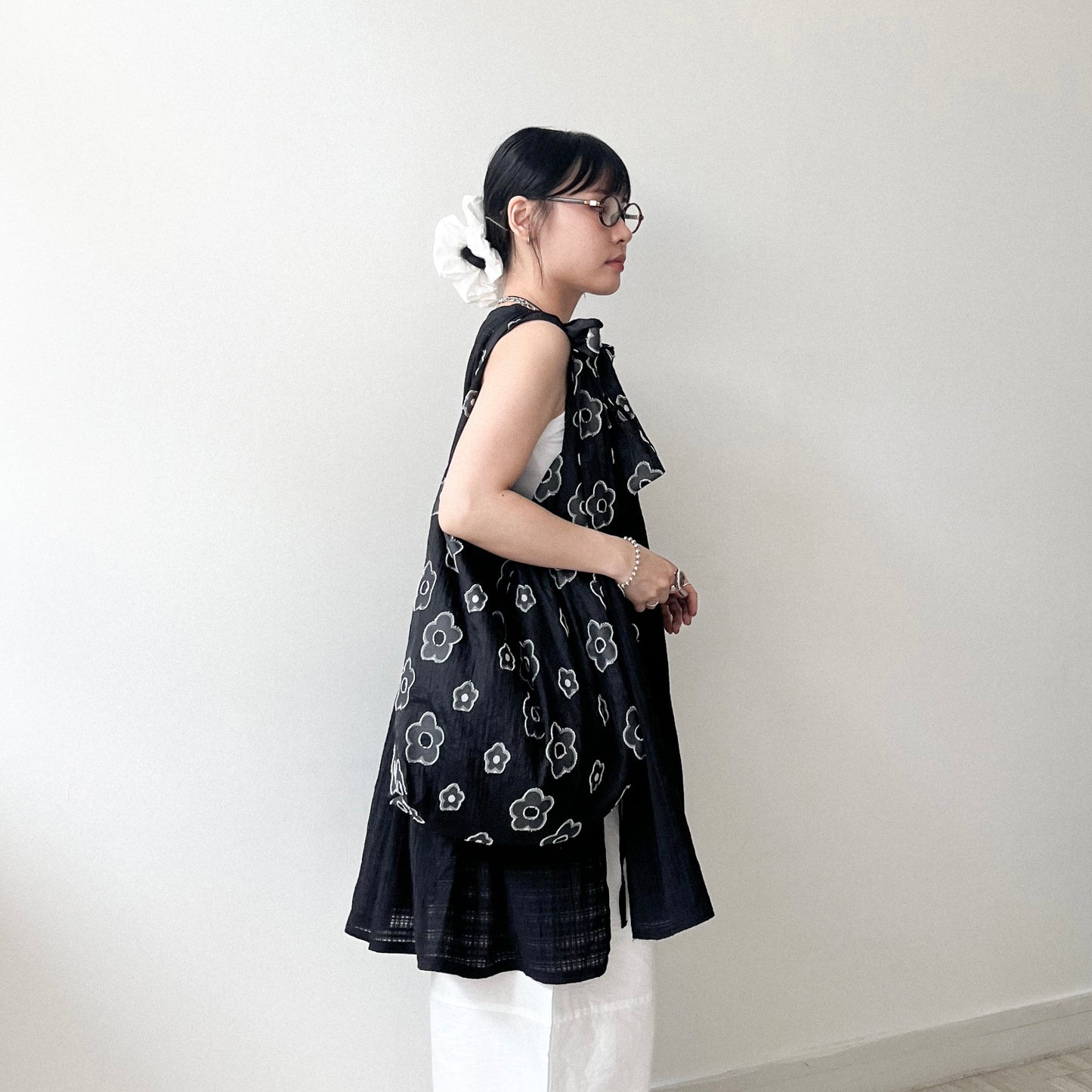 TP635- Big Cheked Side Ribbon Vest Layer | Black