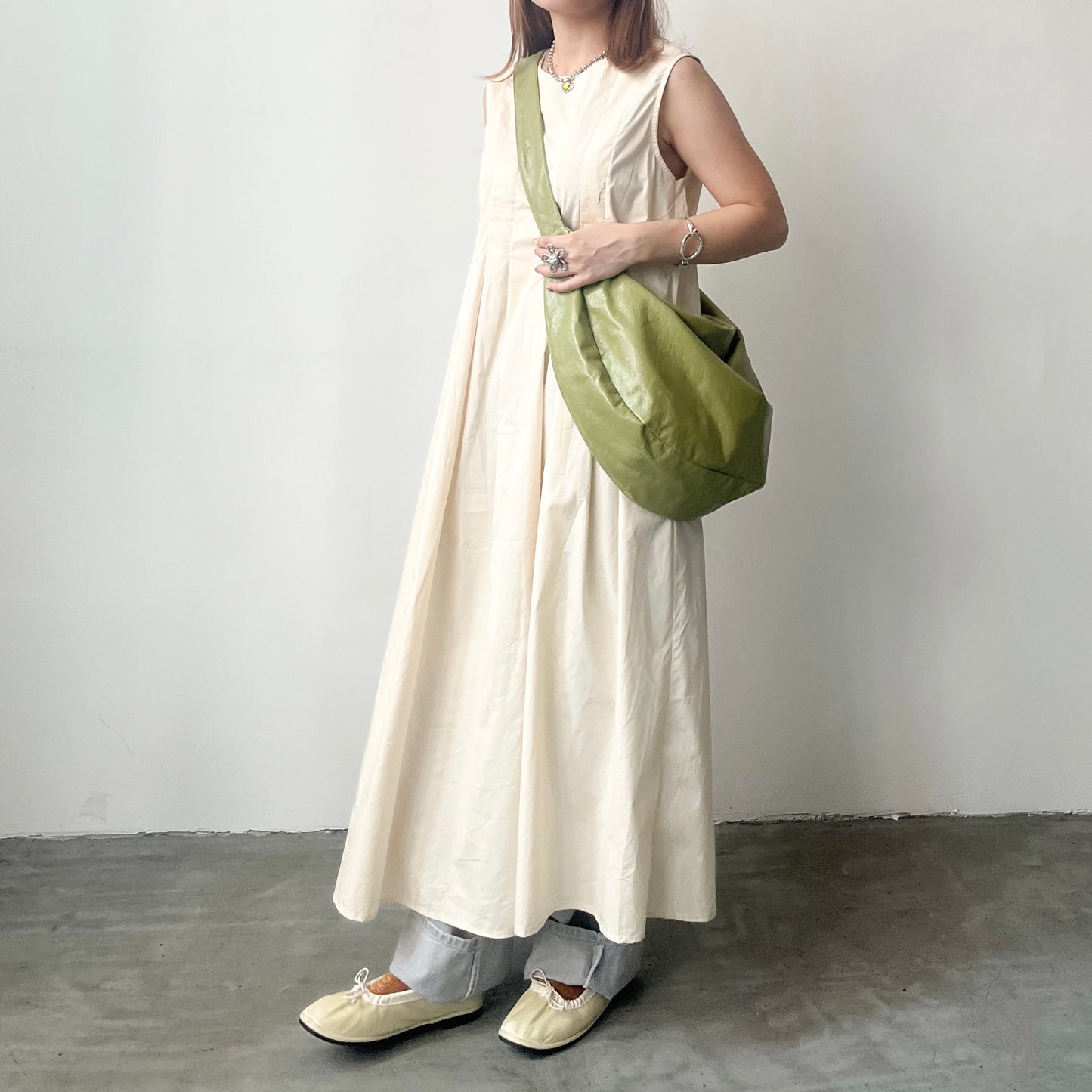 OP46- Fold One Piece | Ivory | Black