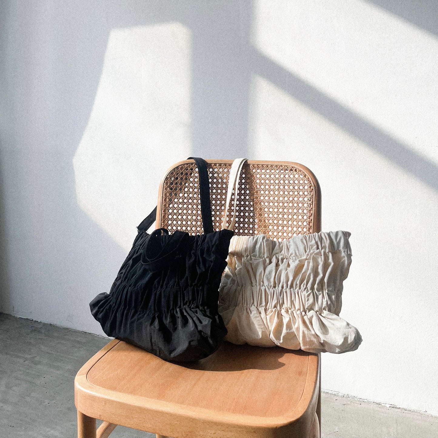 BG21- 2 Way Crinkle Bag | Ivory | Black