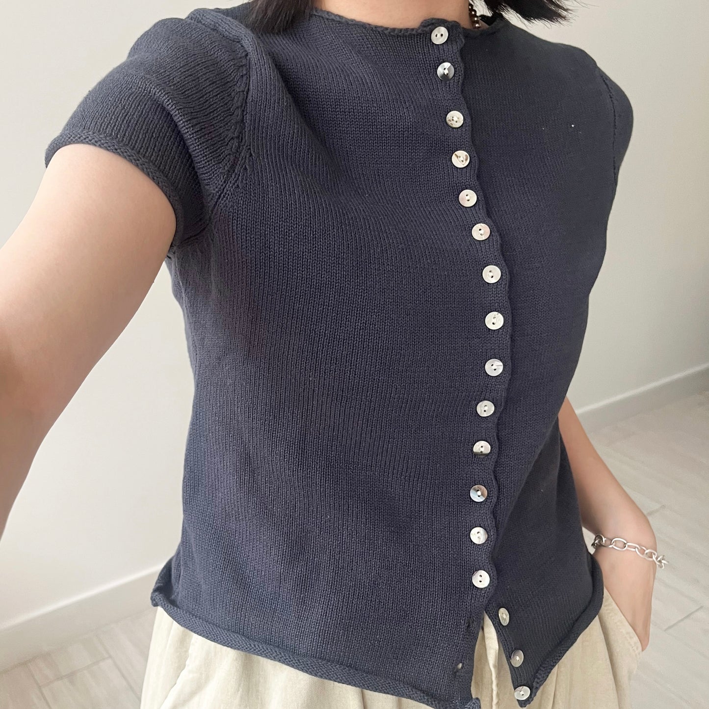 TP486- 可愛排鈕卷邊Top | Grey | Navy