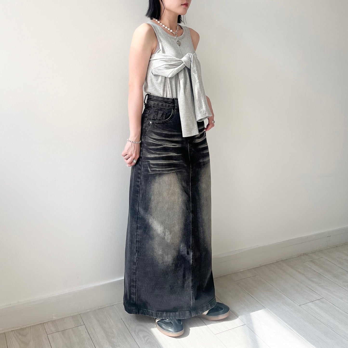 SK106- Black H-Line 洗水牛仔裙 ( S / M )