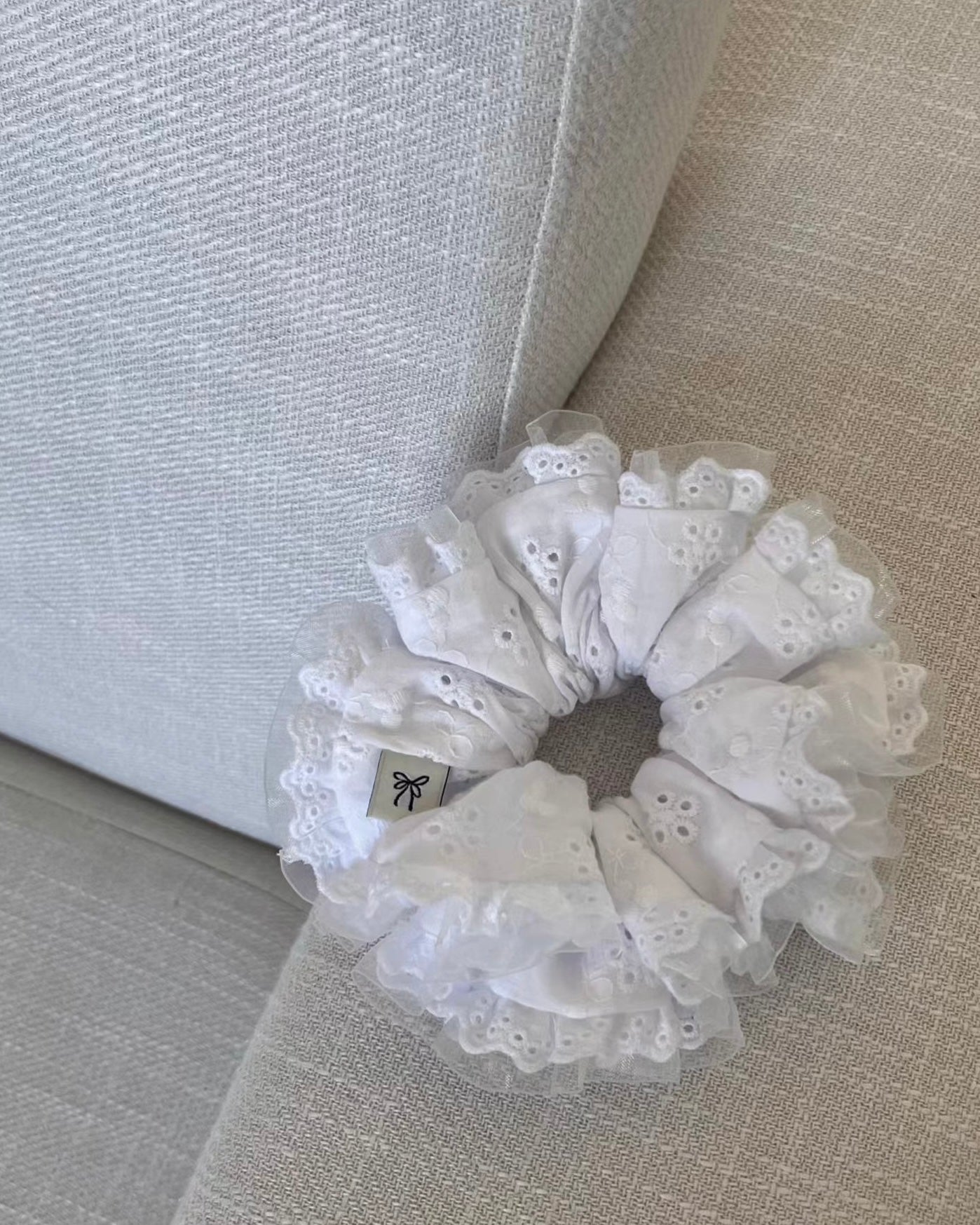 AC309- 花花刺繡網紗邊橡筋圈 | White