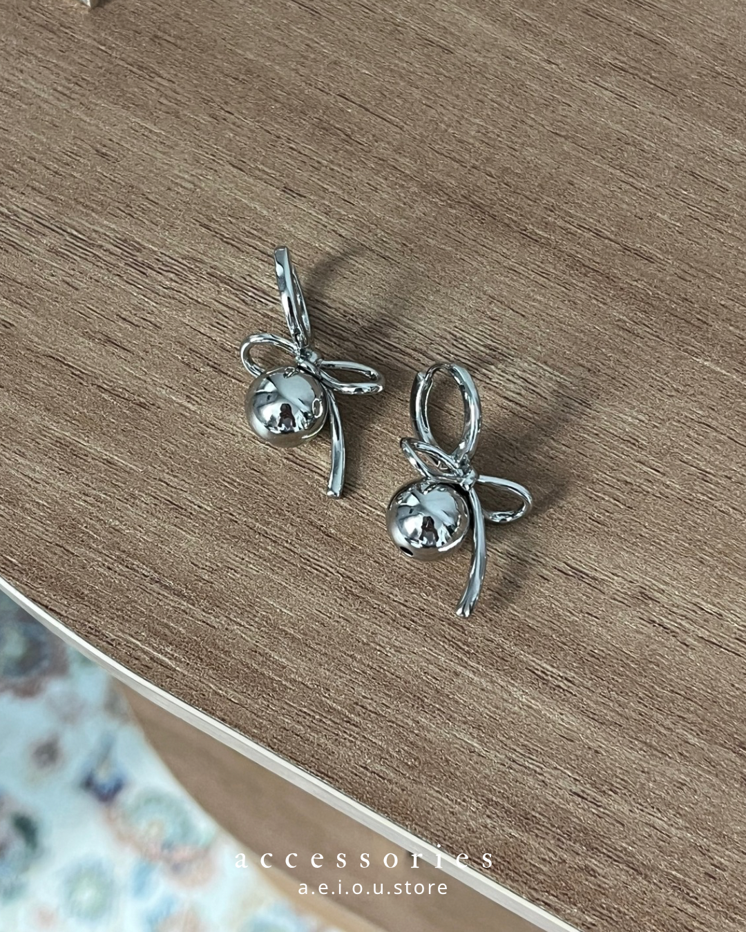 AC217- Ribbon Ball Earrings