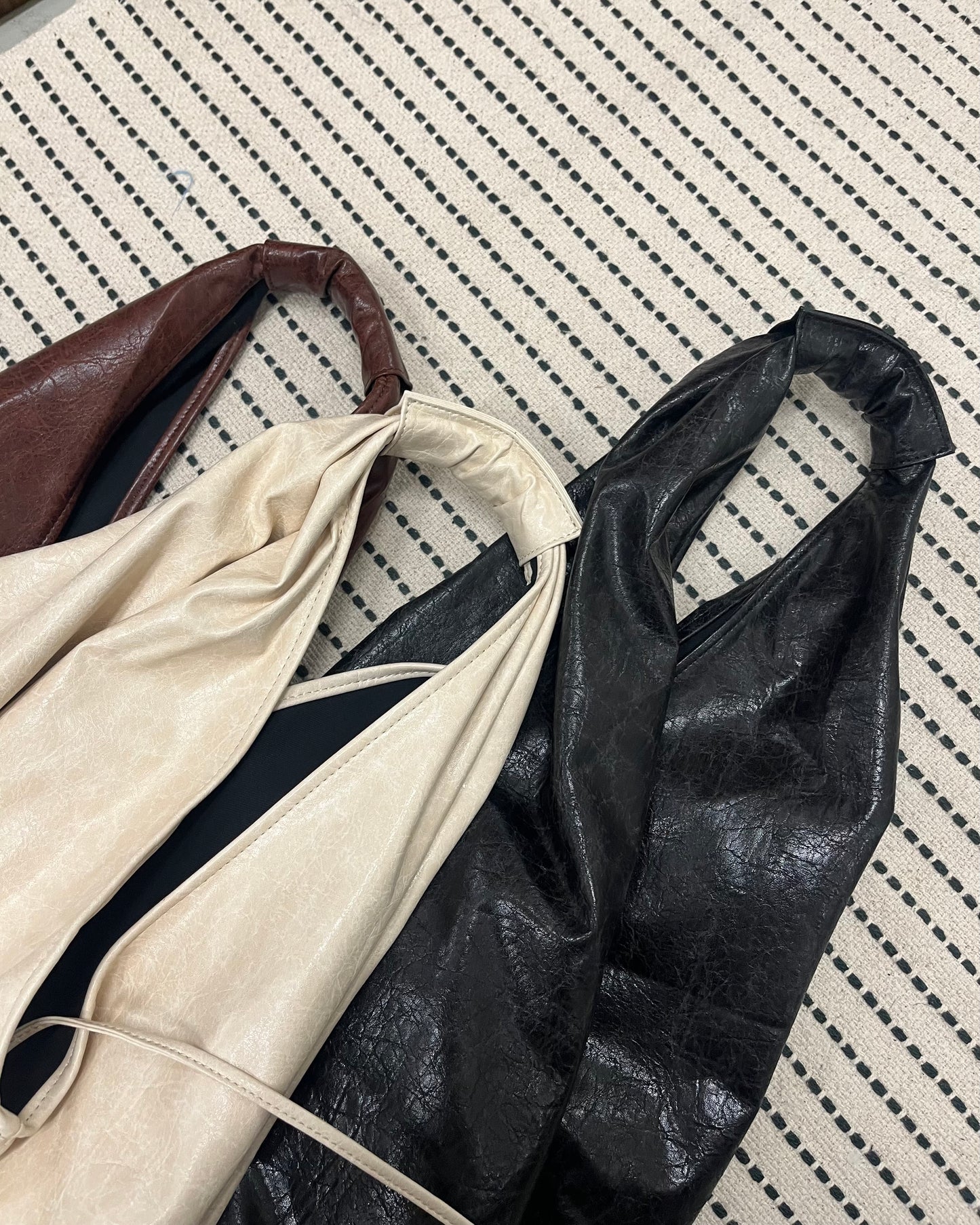 BG46- 暗紋皮革方形單肩包 | Ivory | Brown | Black