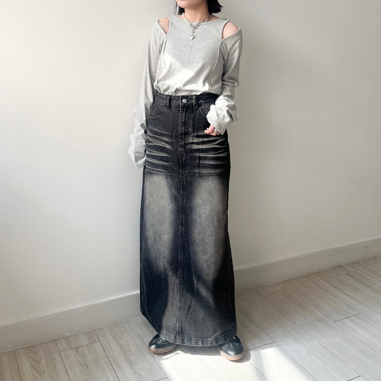 SK106- Black H-Line 洗水牛仔裙 ( S / M )