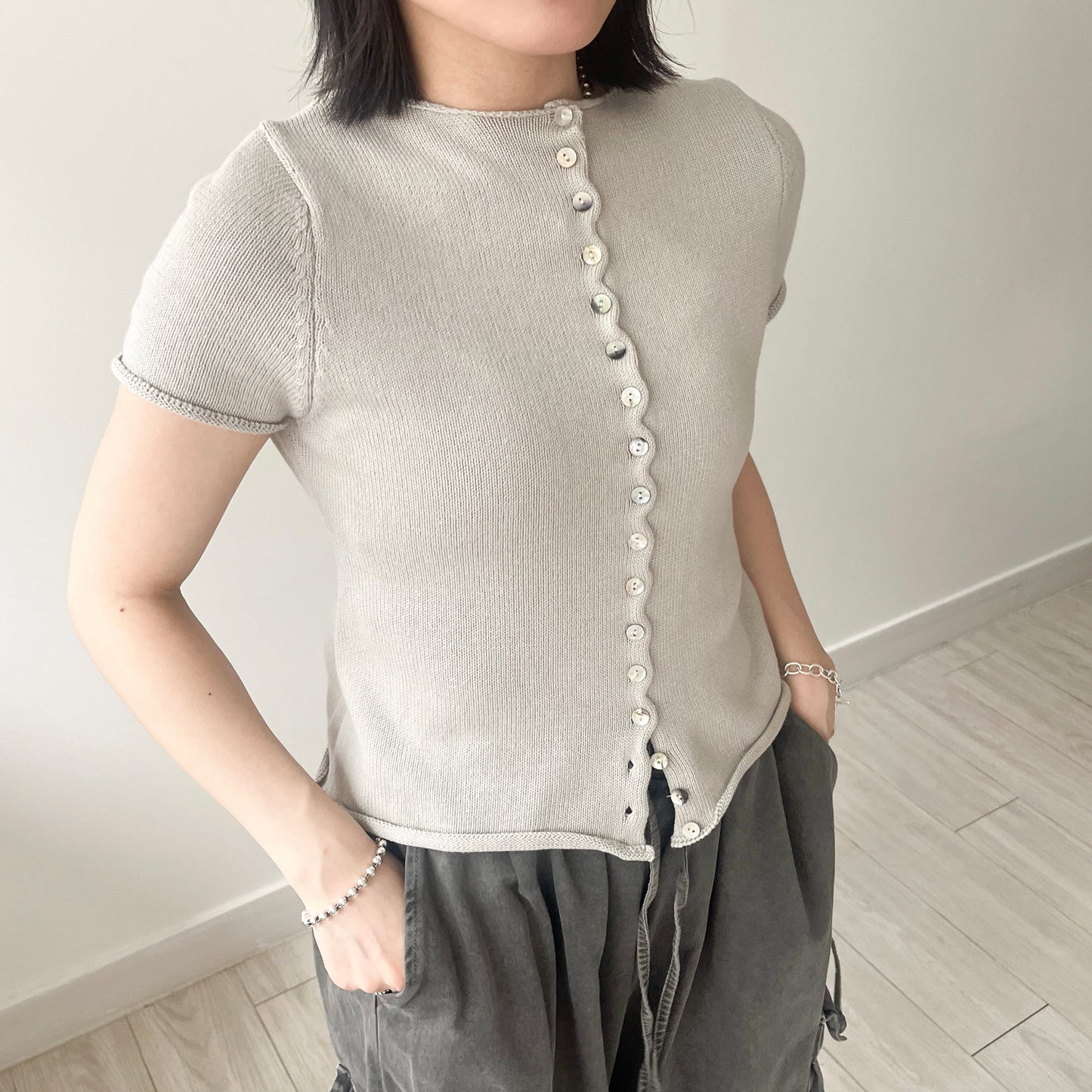 TP486- 可愛排鈕卷邊Top | Grey | Navy