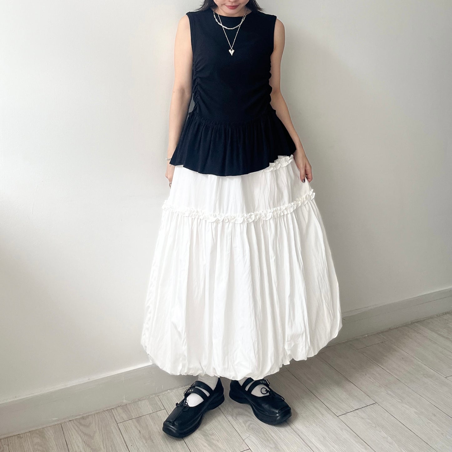 SK122- Ruffle Balloon Skirt | White | Black