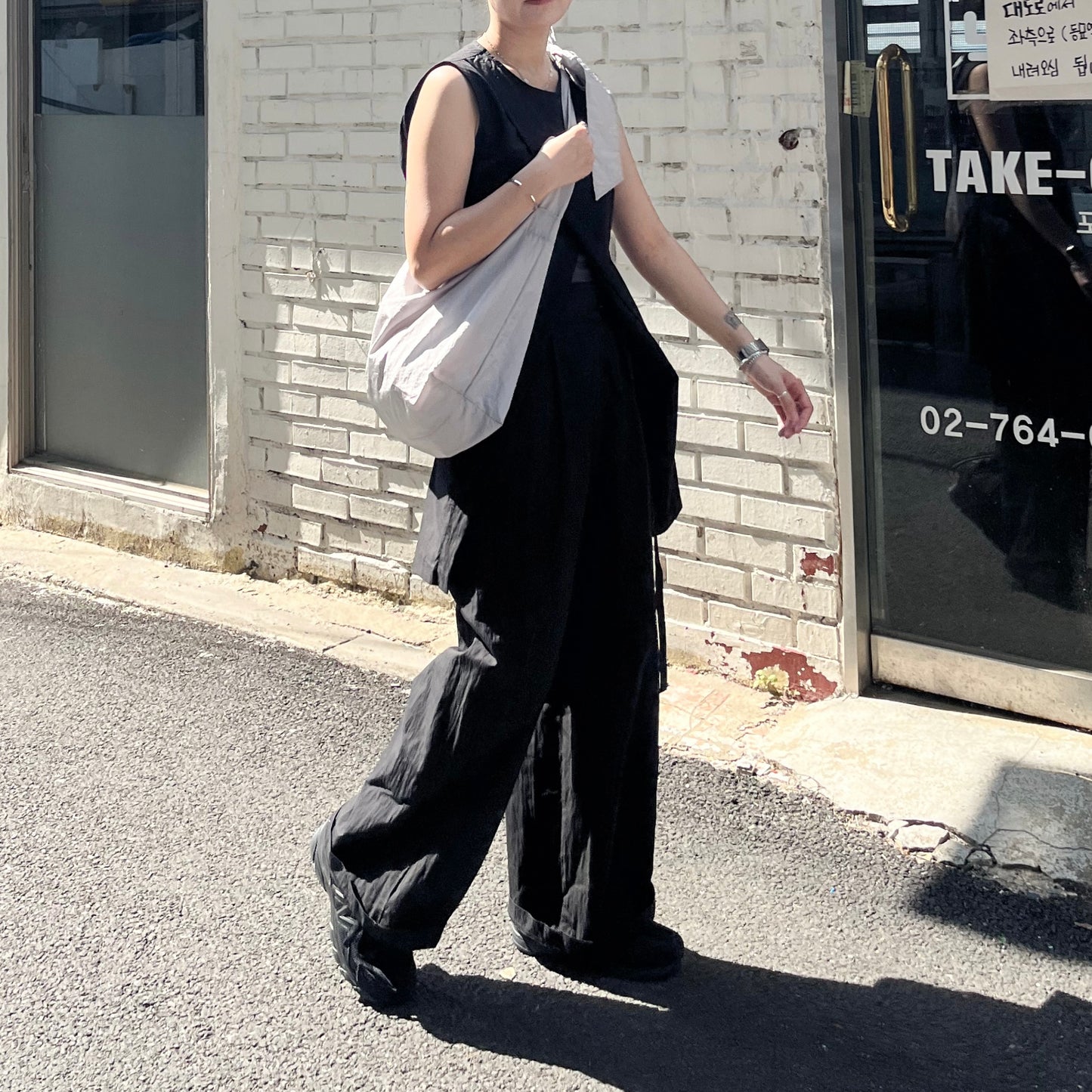 TP325- V-Line Shirt Vest | Ivory | Black