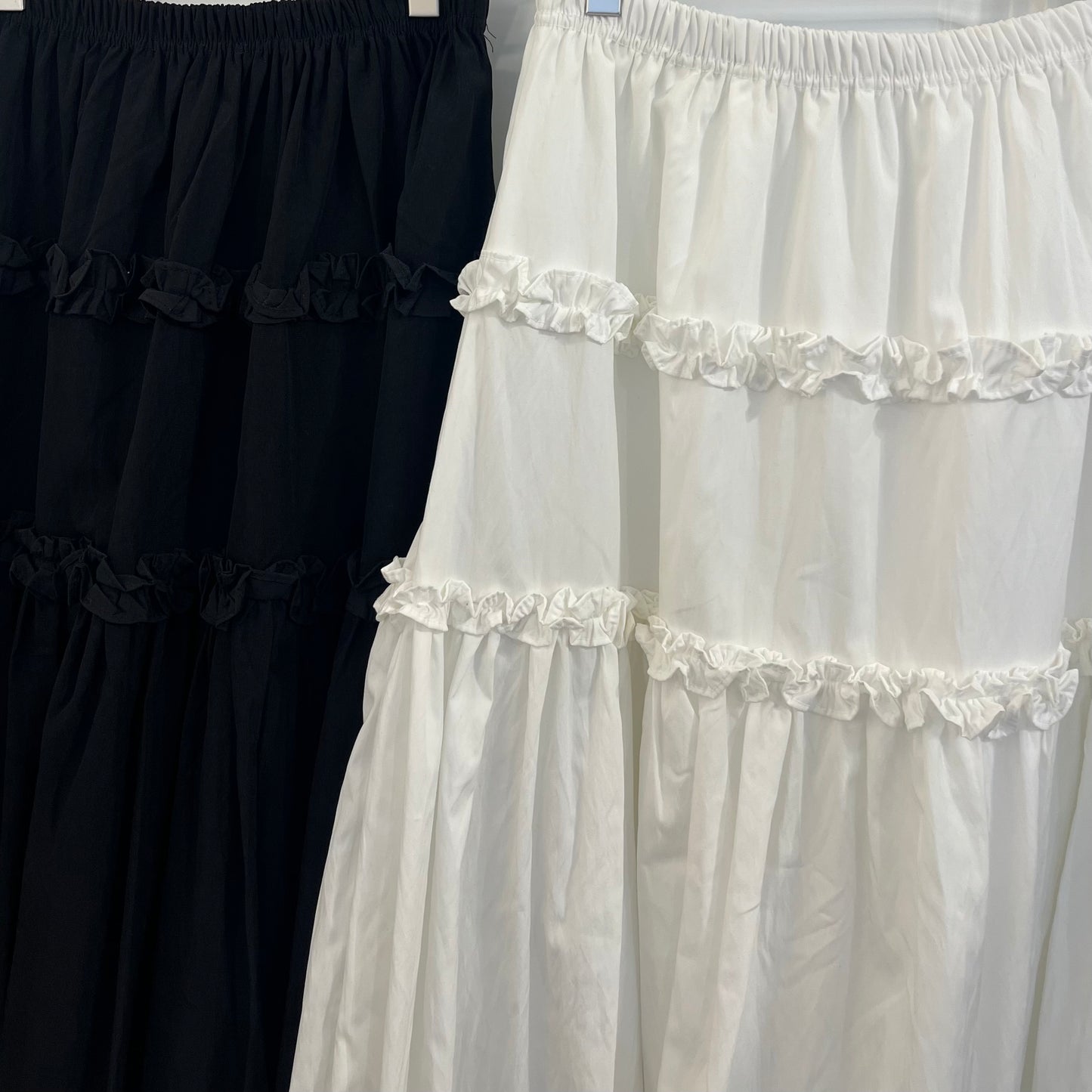 SK122- Ruffle Balloon Skirt | White | Black