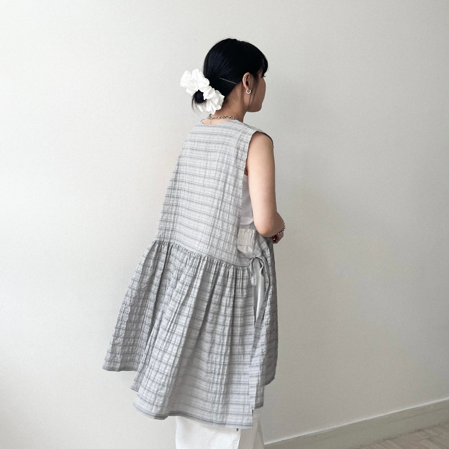 TP635- Big Cheked Side Ribbon Vest Layer | Grey
