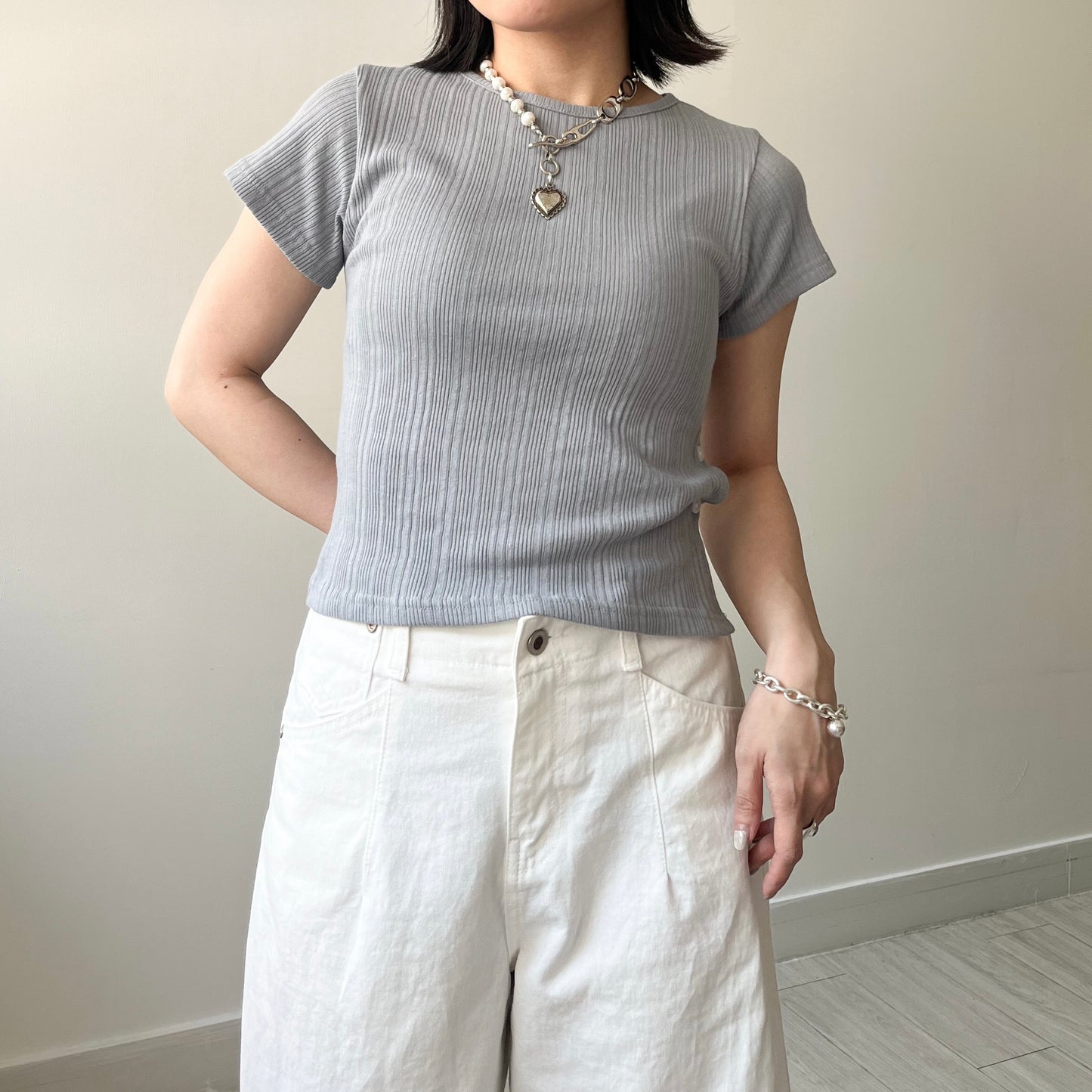 TP479- 側扣鈕短身Top |White | Grey | Black