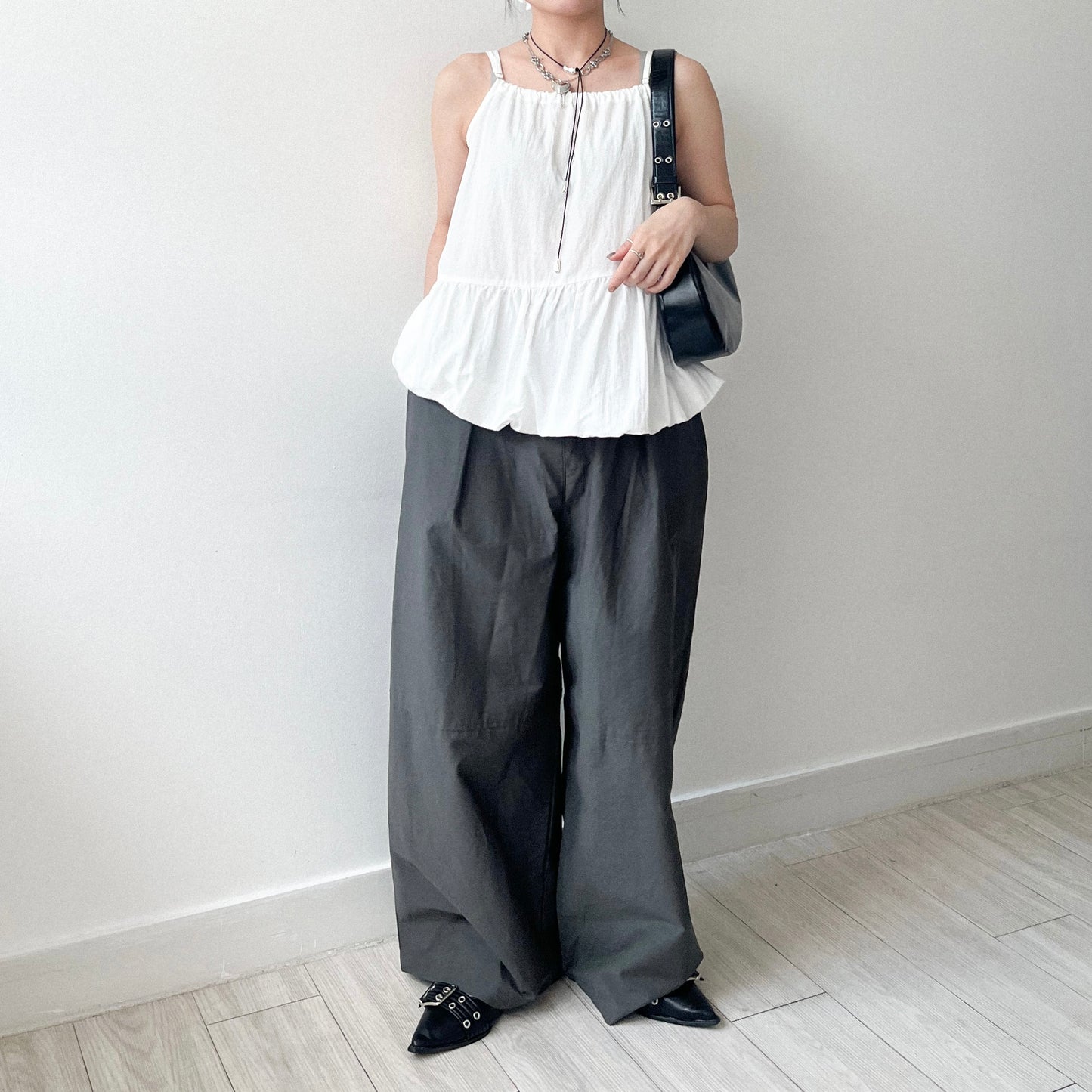 TP636- 斜Cut Balloon Vest | White