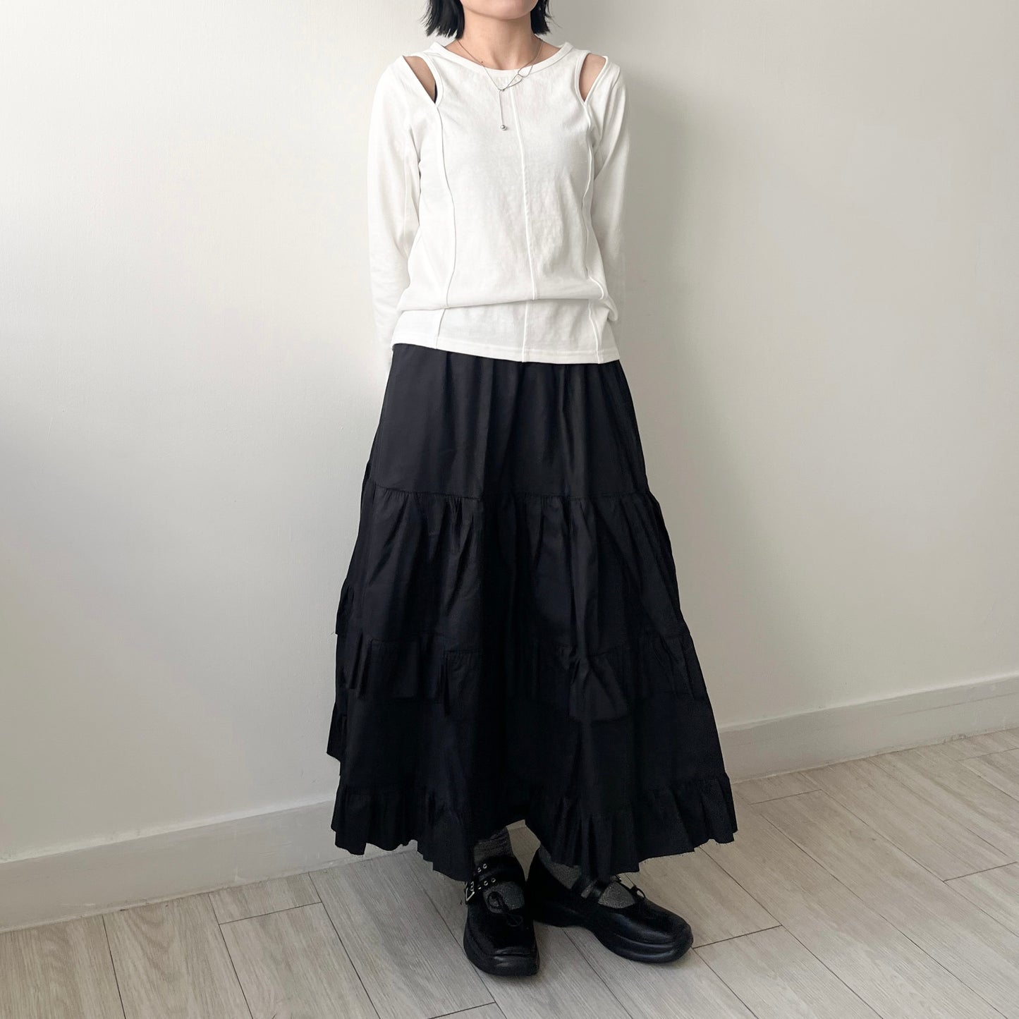 SK101- 破邊Ruffle Skirt | White | Black