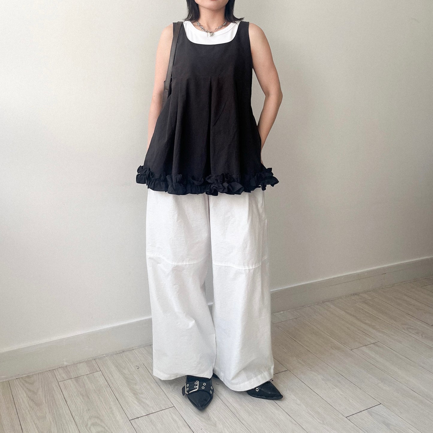 TP638- 方領Ruffles Vest | Black