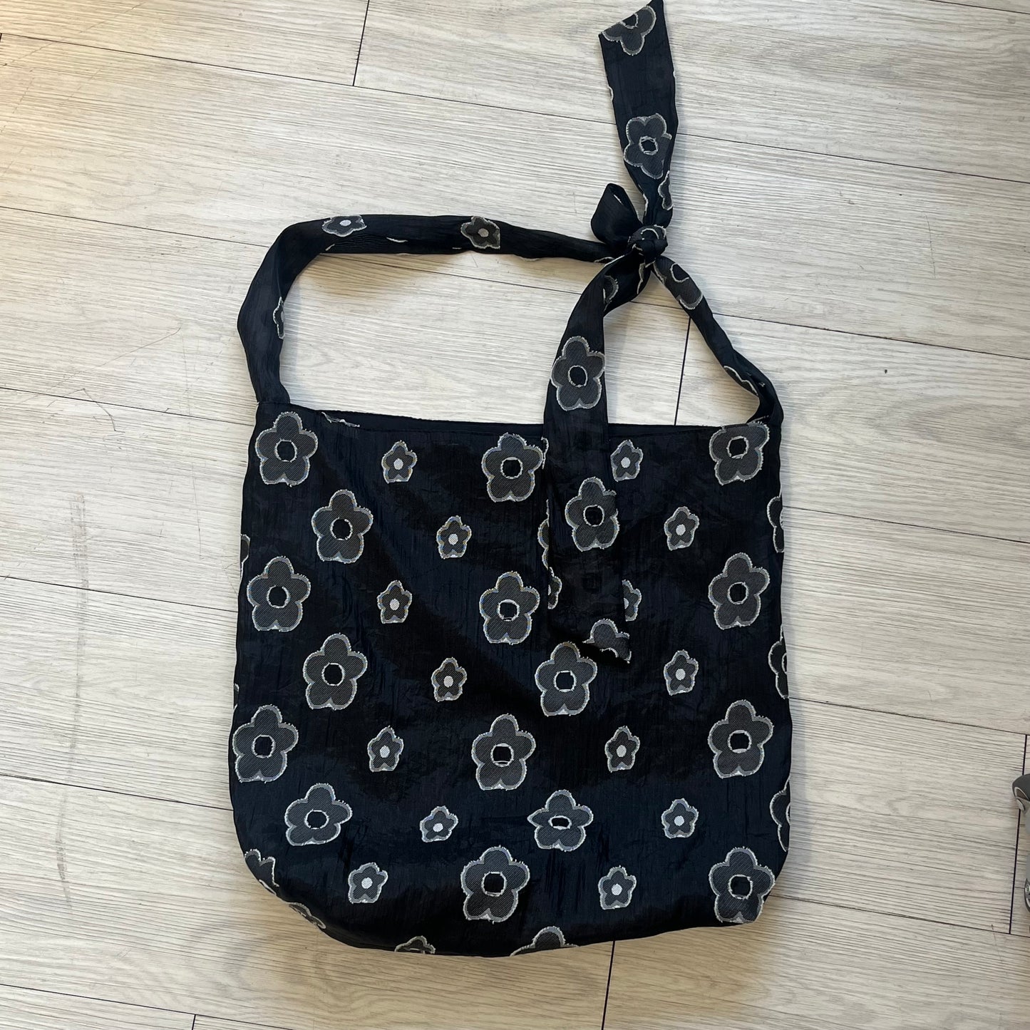 BG44- Fafa Tote Bag | Black