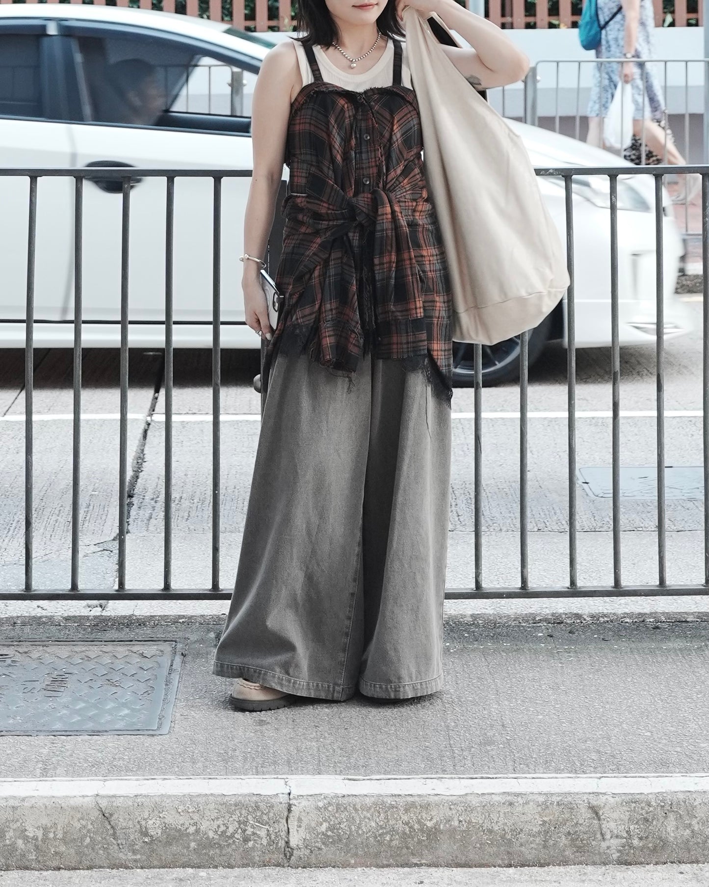 BG46- 暗紋皮革方形單肩包 | Ivory | Brown | Black