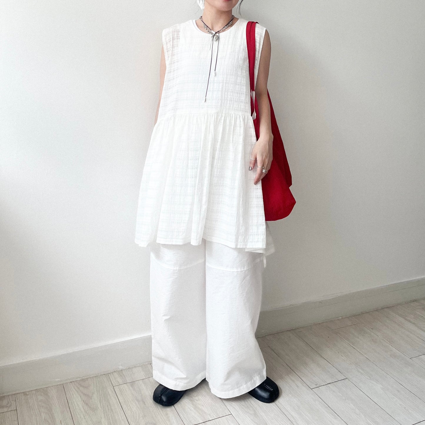 TP635- Big Cheked Side Ribbon Vest Layer | White