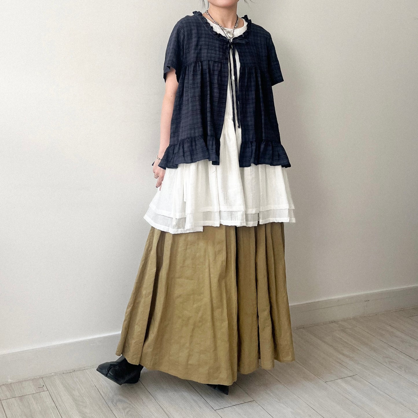 TP643- Checked Ribbon Cardigan | White | Navy