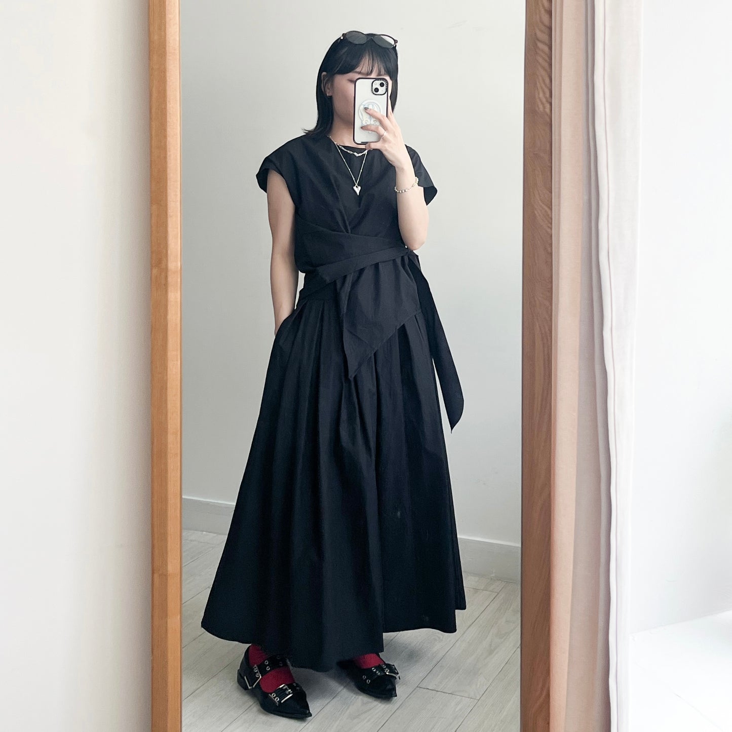SK127- Pleat Skirt | White | Black