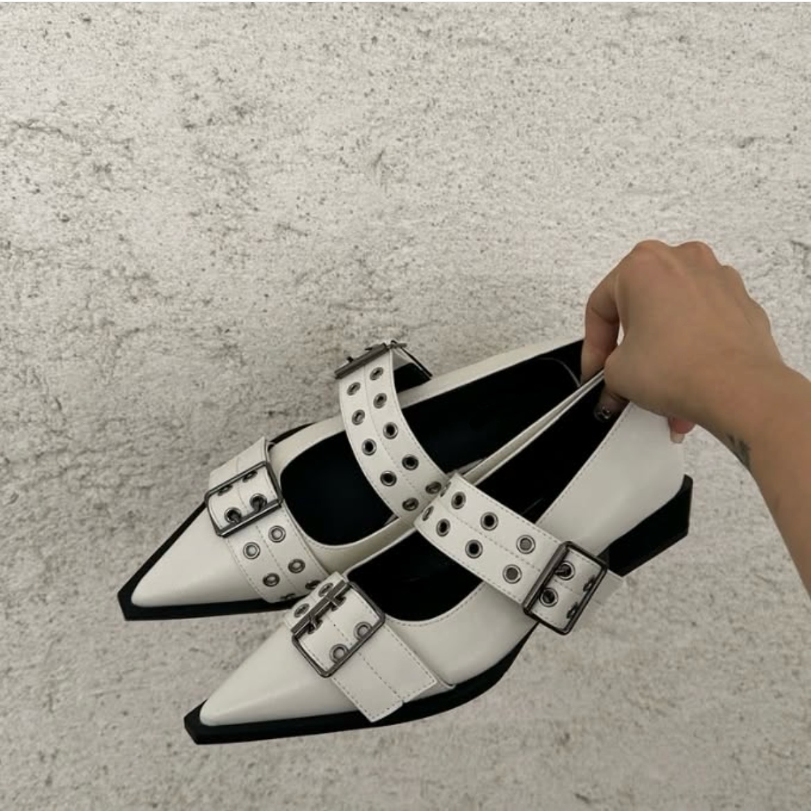 SH09 - 雙銀扣尖頭仿皮鞋 | White | Black