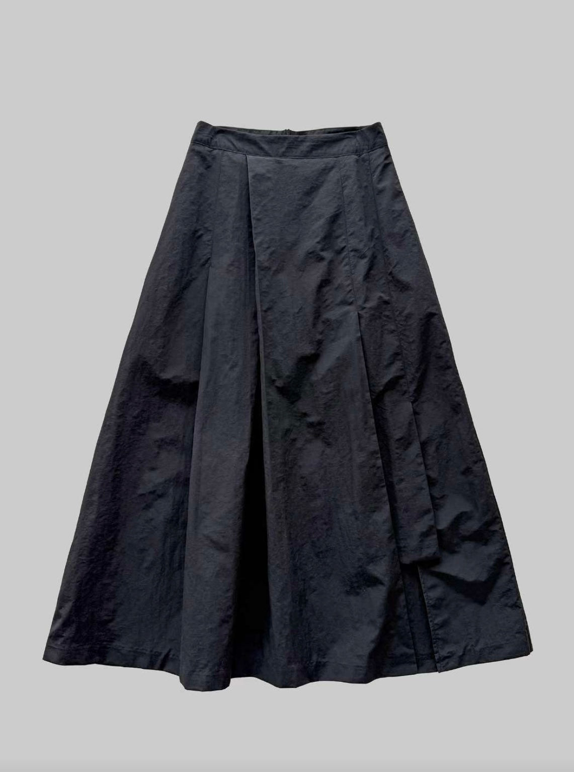 SK128- Cutting Basic Skirt | White | Black ( S / M )