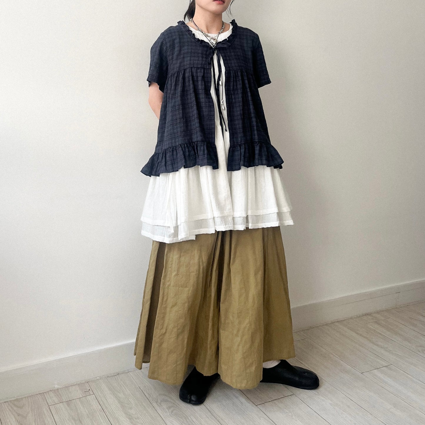 TP643- Checked Ribbon Cardigan | White | Navy