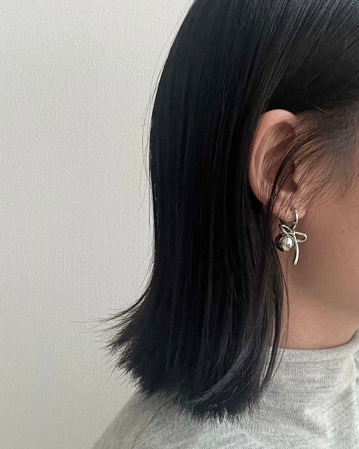 AC217- Ribbon Ball Earrings